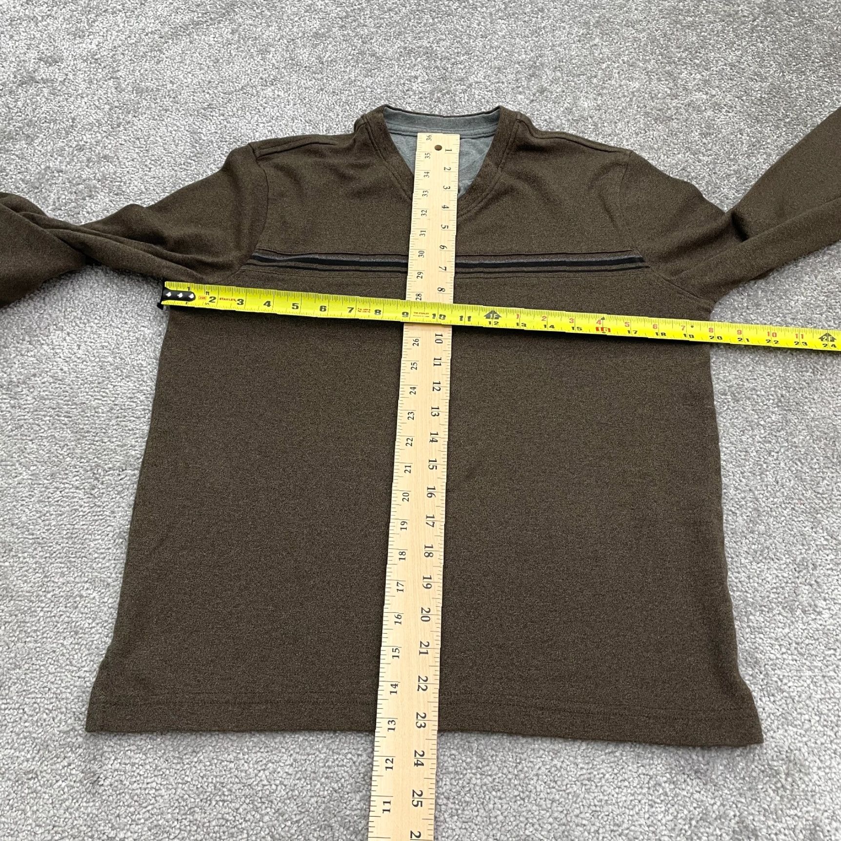 Van Heusen V-Neck T-Shirt Mens Small Green Long Sleeve Cotton Casual Outdoor Top Van Heusen Shirt Mens Regular Size S Green Solid Pattern 90s? Wait no. Size US S / EU 44-46 / 1 - 6 Thumbnail