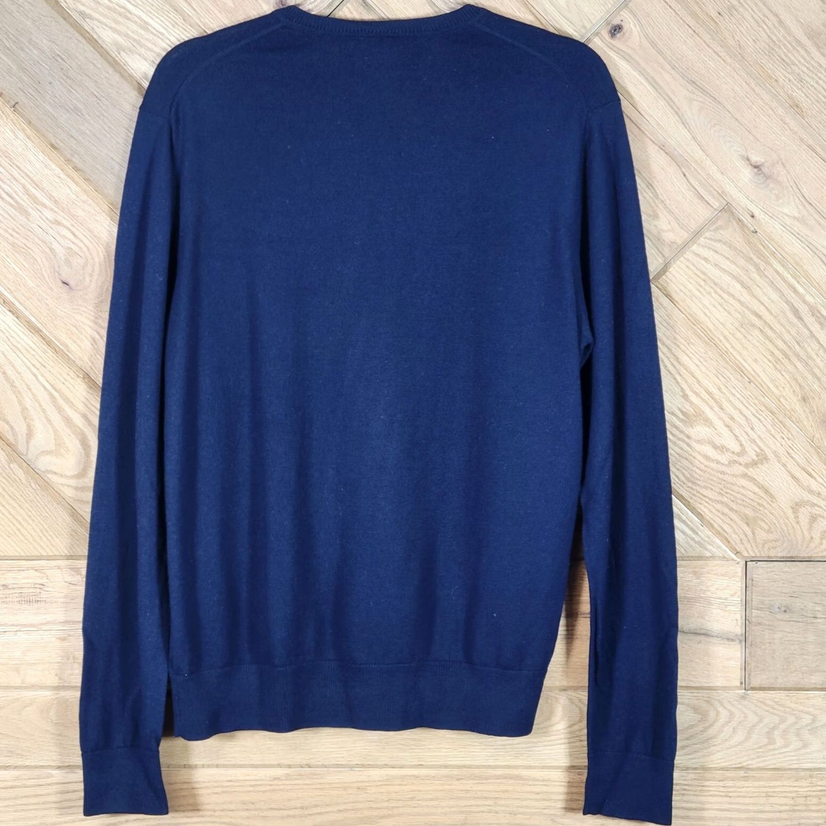 Banana Republic VINTAGE Banana Republic Mens Pullover Sweater Merino Wool V-Neck Size M BLACK Size US M / EU 48-50 / 2 - 5 Thumbnail