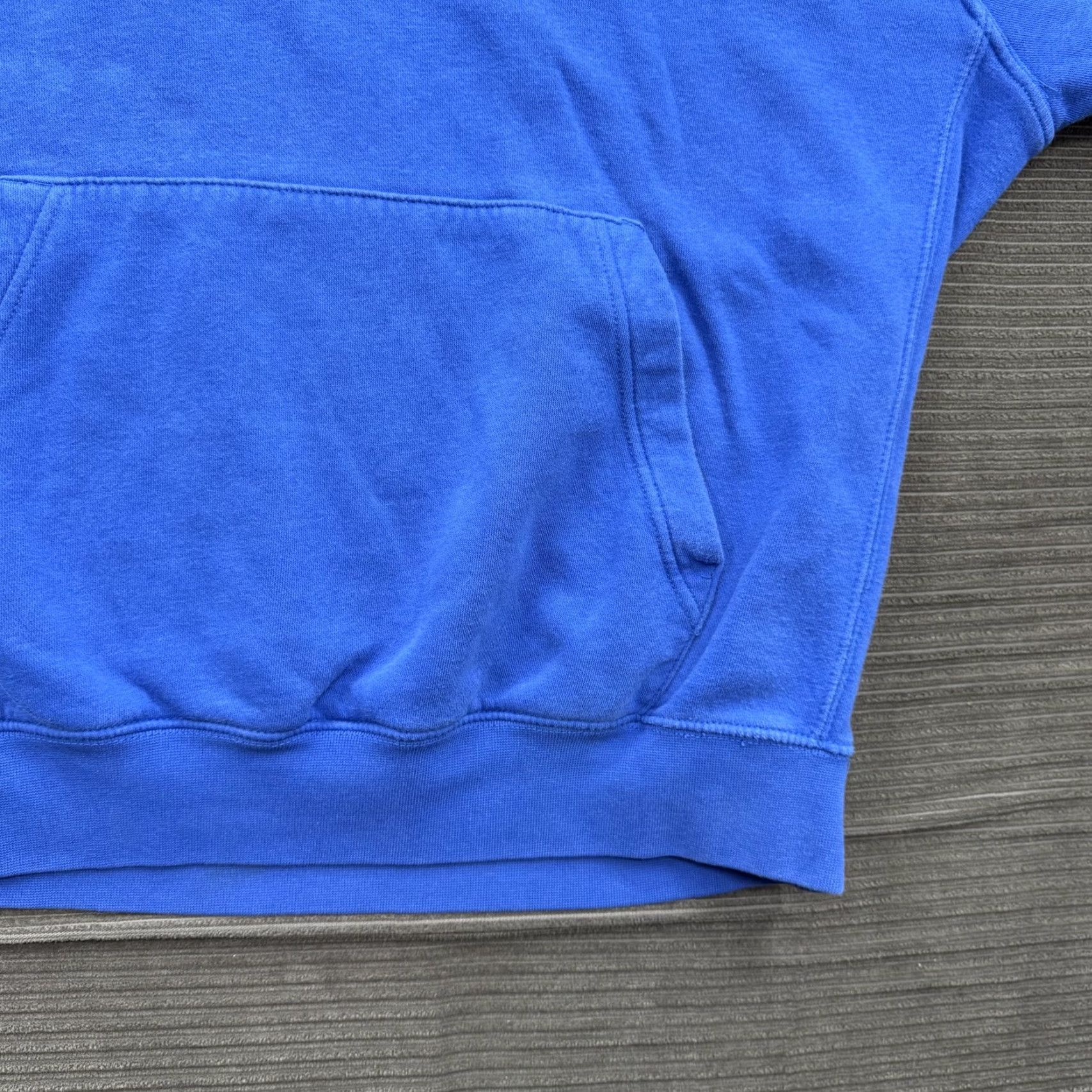Nike VINTAGE Nike Hoodie Mens Large Blue Floral Swoosh Embroidered Pullover Made In Egypt Size US L / EU 52-54 / 3 - 7 Thumbnail