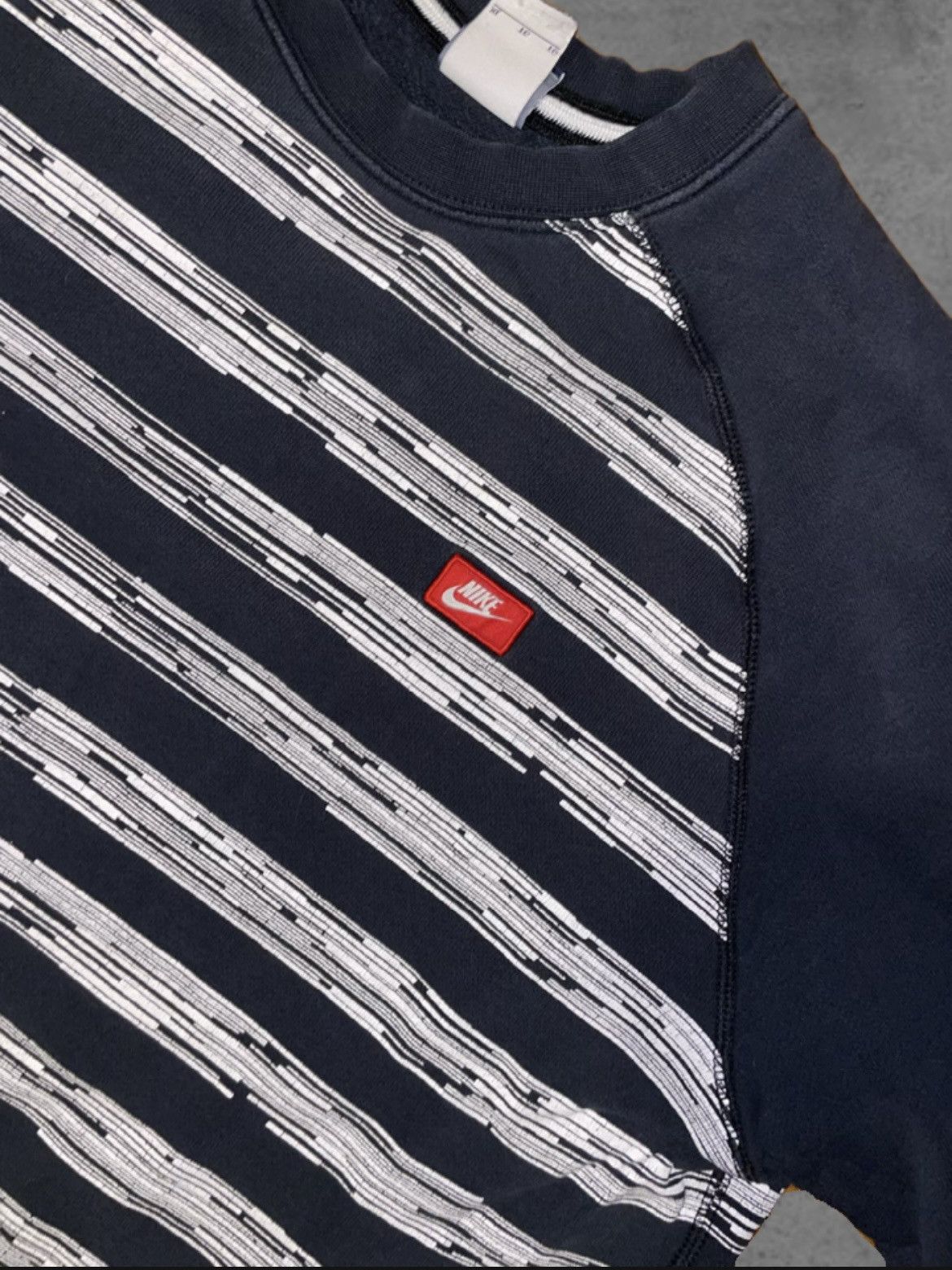 Nike Nike Navy / White Striped Crewneck Size US XL / EU 56 / 4 - 2 Thumbnail