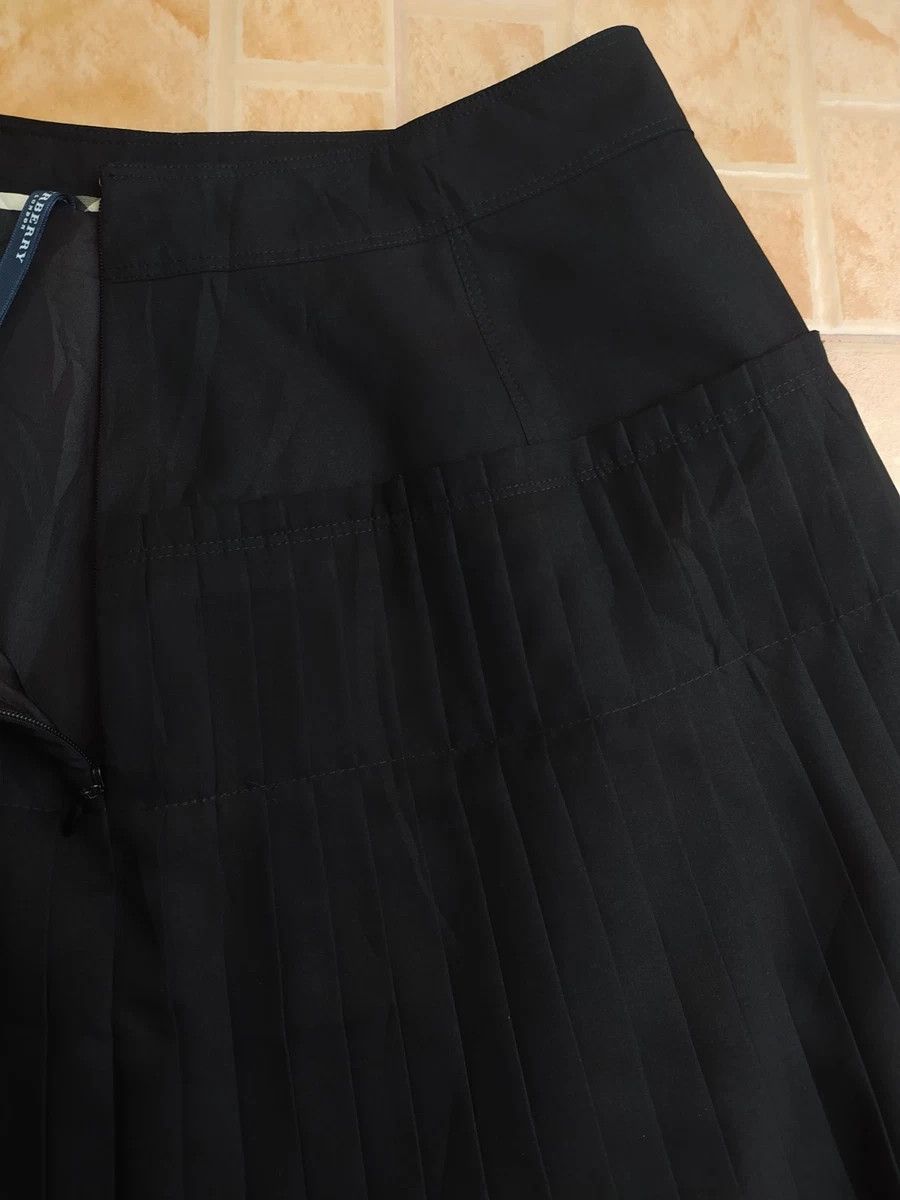 Burberry BURBERRY A LONE BLACK MIDI SKIRT SIZE 38 Size 26" / US 2 / IT 38 - 5 Thumbnail