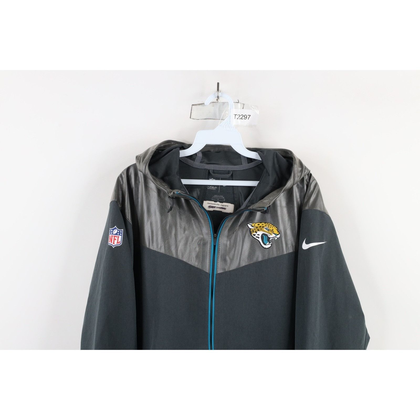 Nike Nike On Field Team Issued Jacksonville Jaguars Jacket Size US L / EU 52-54 / 3 - 2 Thumbnail