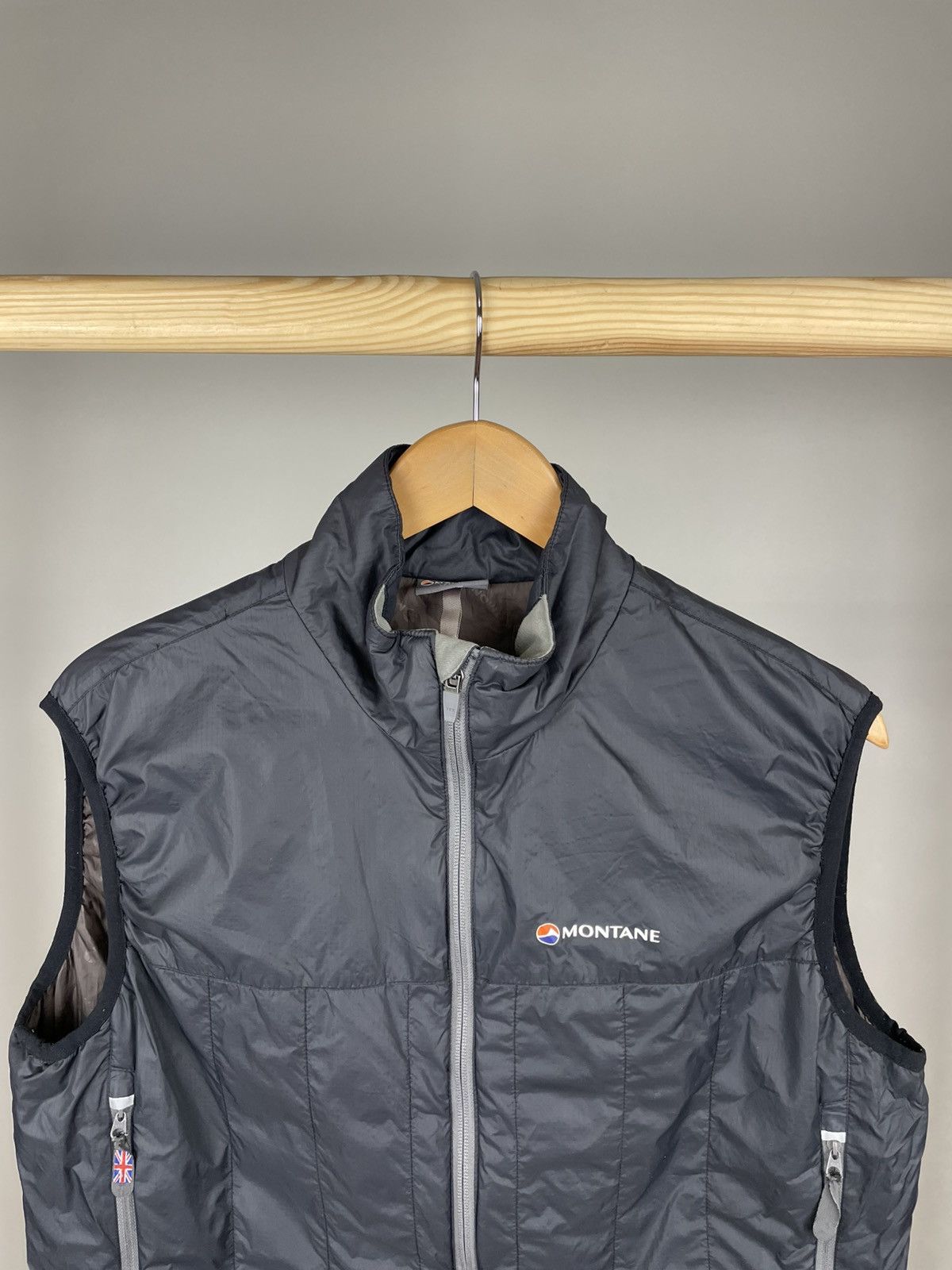 Designer × Montane Montane light outdoor vest primaloft size L Size US L / EU 52-54 / 3 - 2 Thumbnail