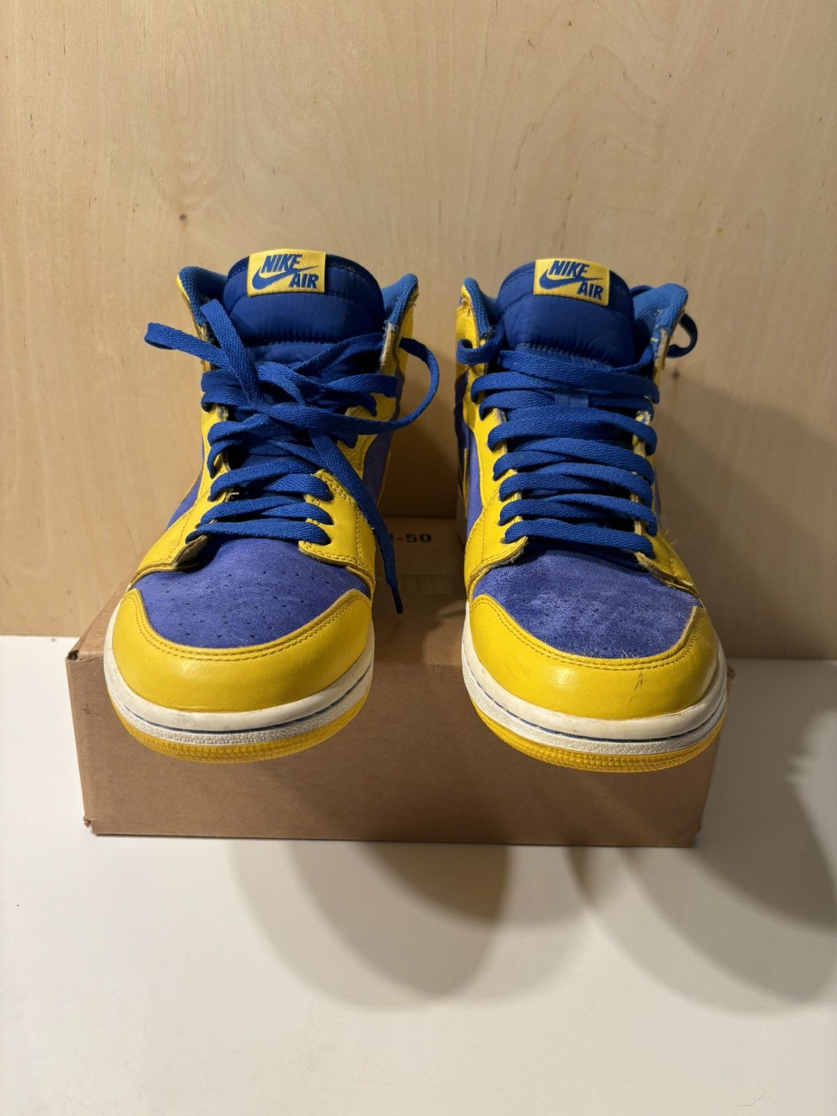 Nike 2013 Jordan 1 Retro High OG “Laney” Size 9.5 Size US 9.5 / EU 42-43 - 3 Thumbnail