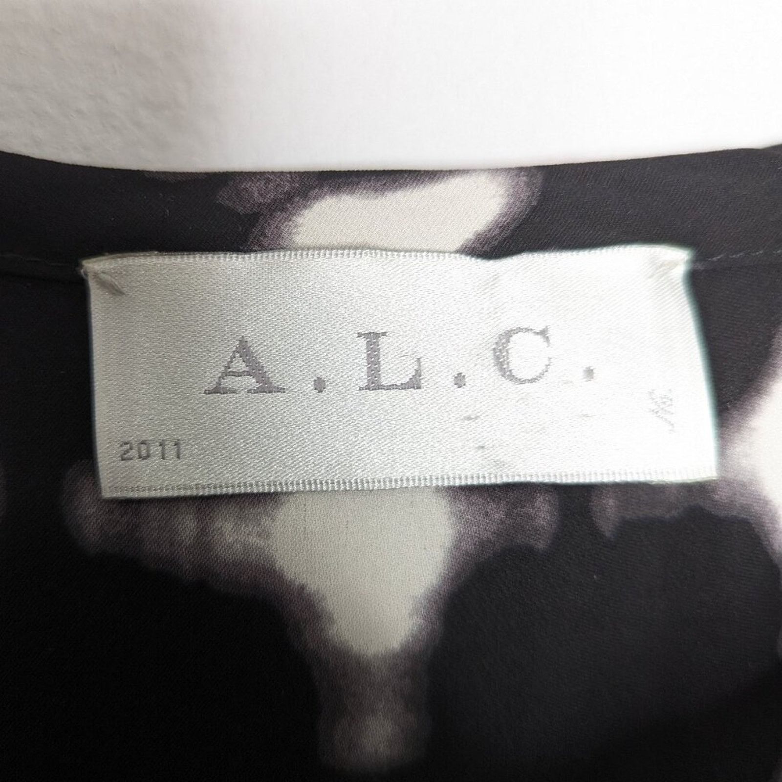 A.L.C. ALC Black White Tie Dyed Long Sleeve Silk Top Zip Neck XS Size XS / US 0-2 / IT 36-38 - 3 Thumbnail