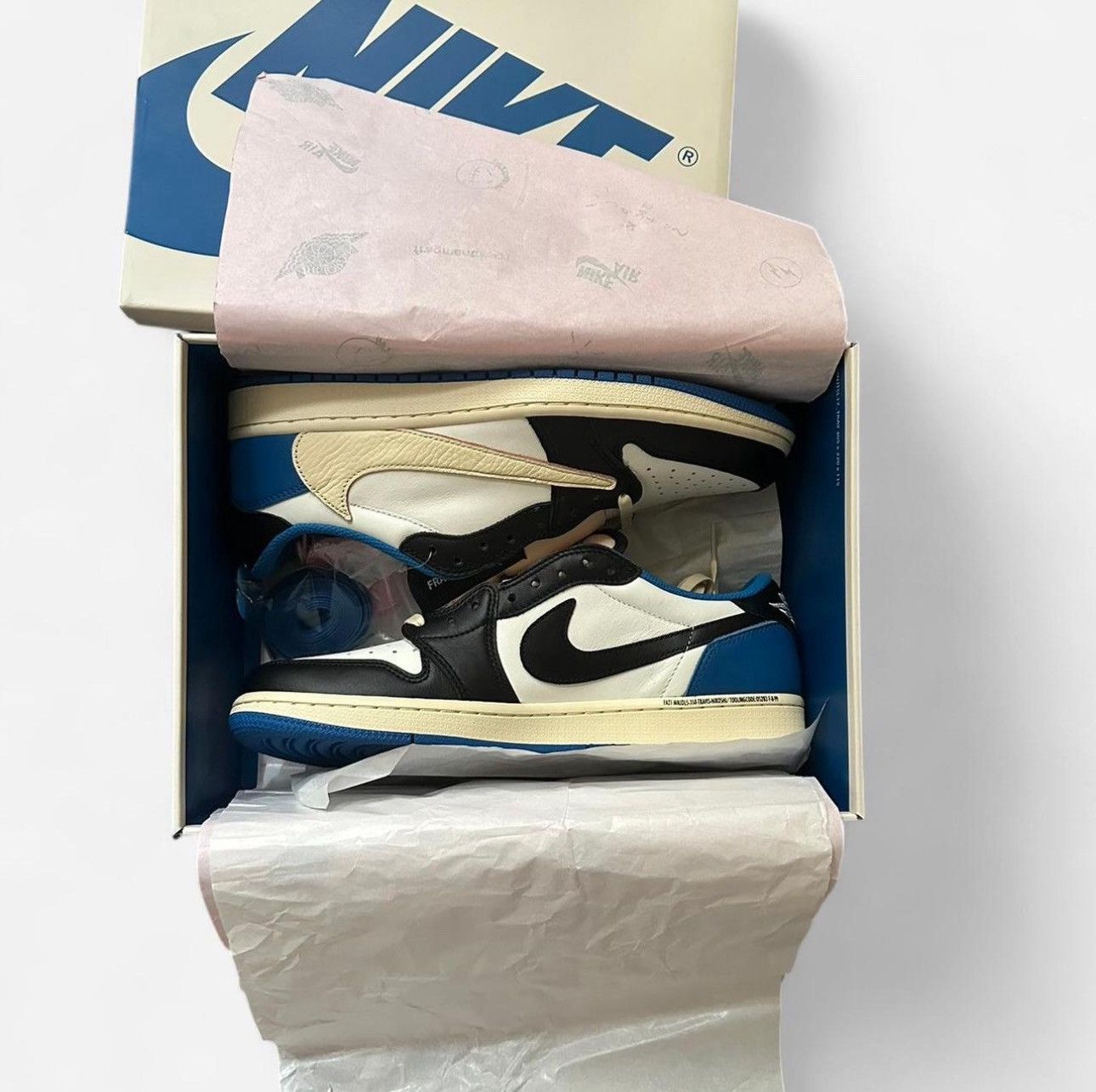 Fragment Design × Nike × Travis Scott Travis Scott Fragment Jordan 1 low Size US 10 / EU 43 - 12 Thumbnail