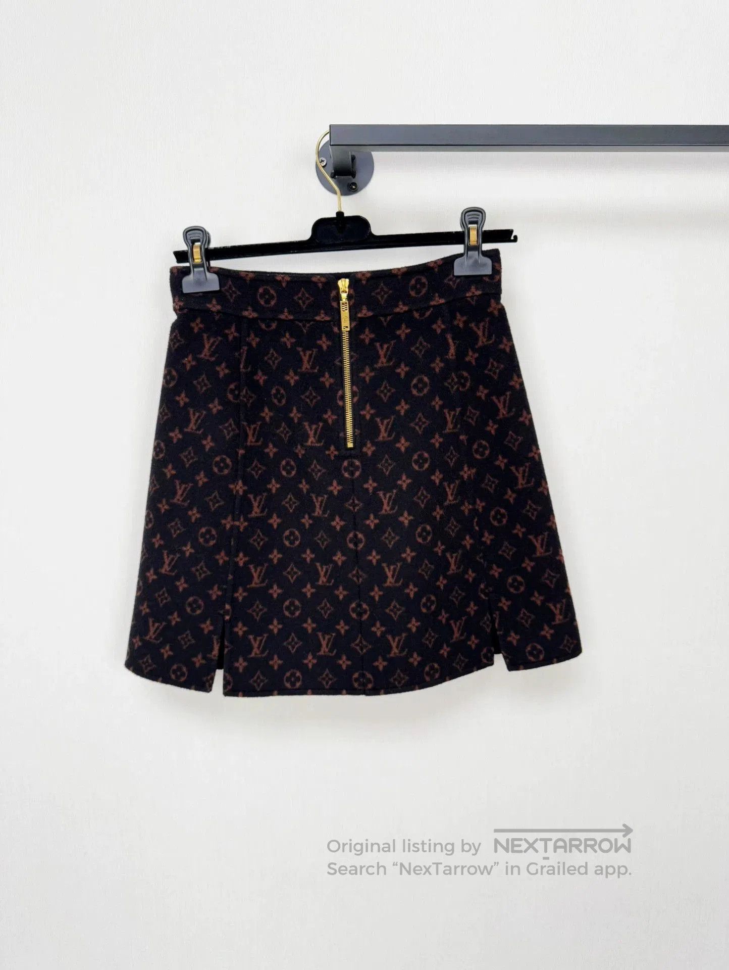 Louis Vuitton Louis Vuitton Wool Mini Skirt. Size US 34 / EU 50 - 2 Thumbnail