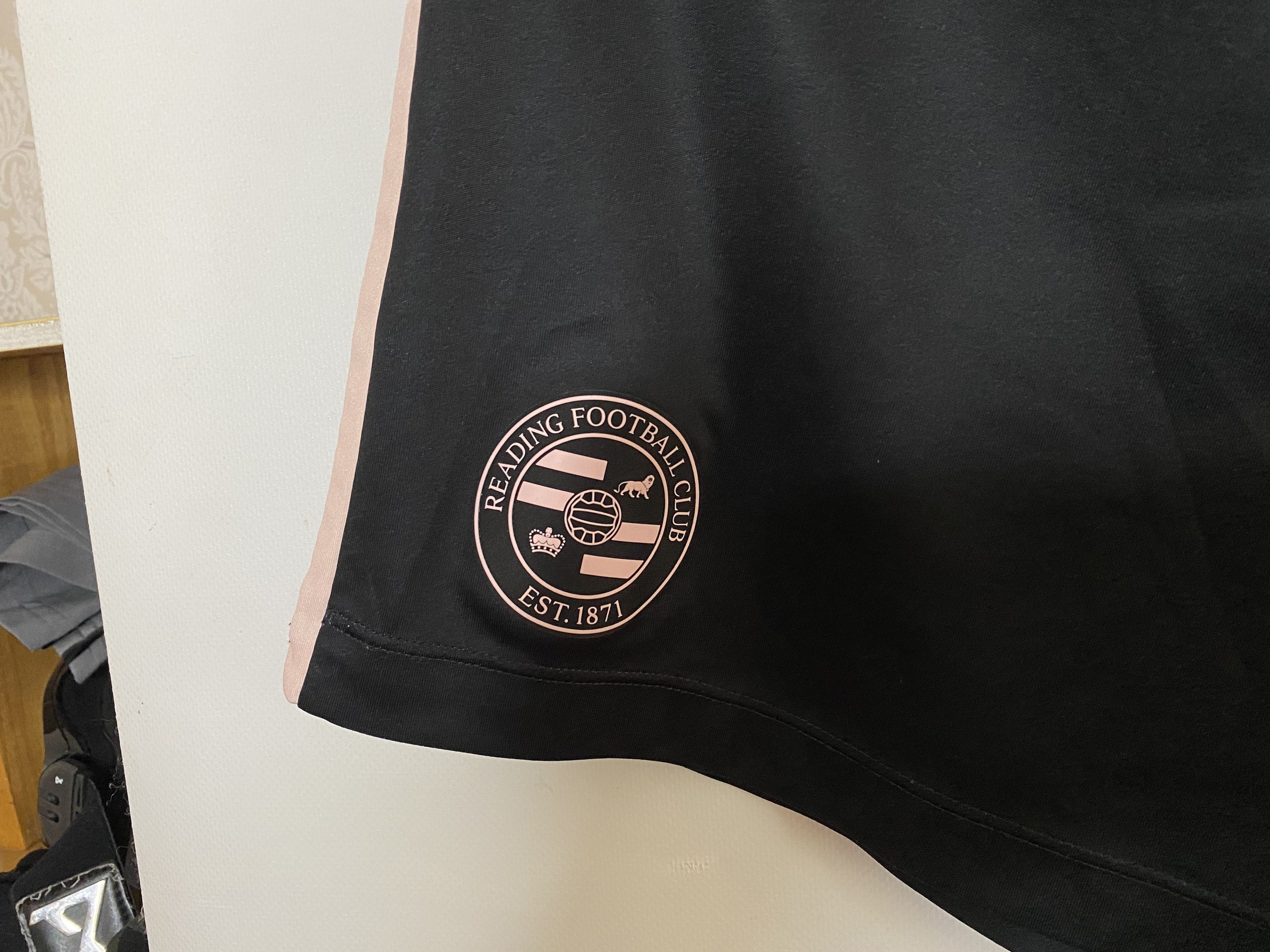 Macron READING 2022 2023 TRAINING FOOTBALL SOCCER SHORTS MACRON Size US 30 / EU 46 - 4 Thumbnail