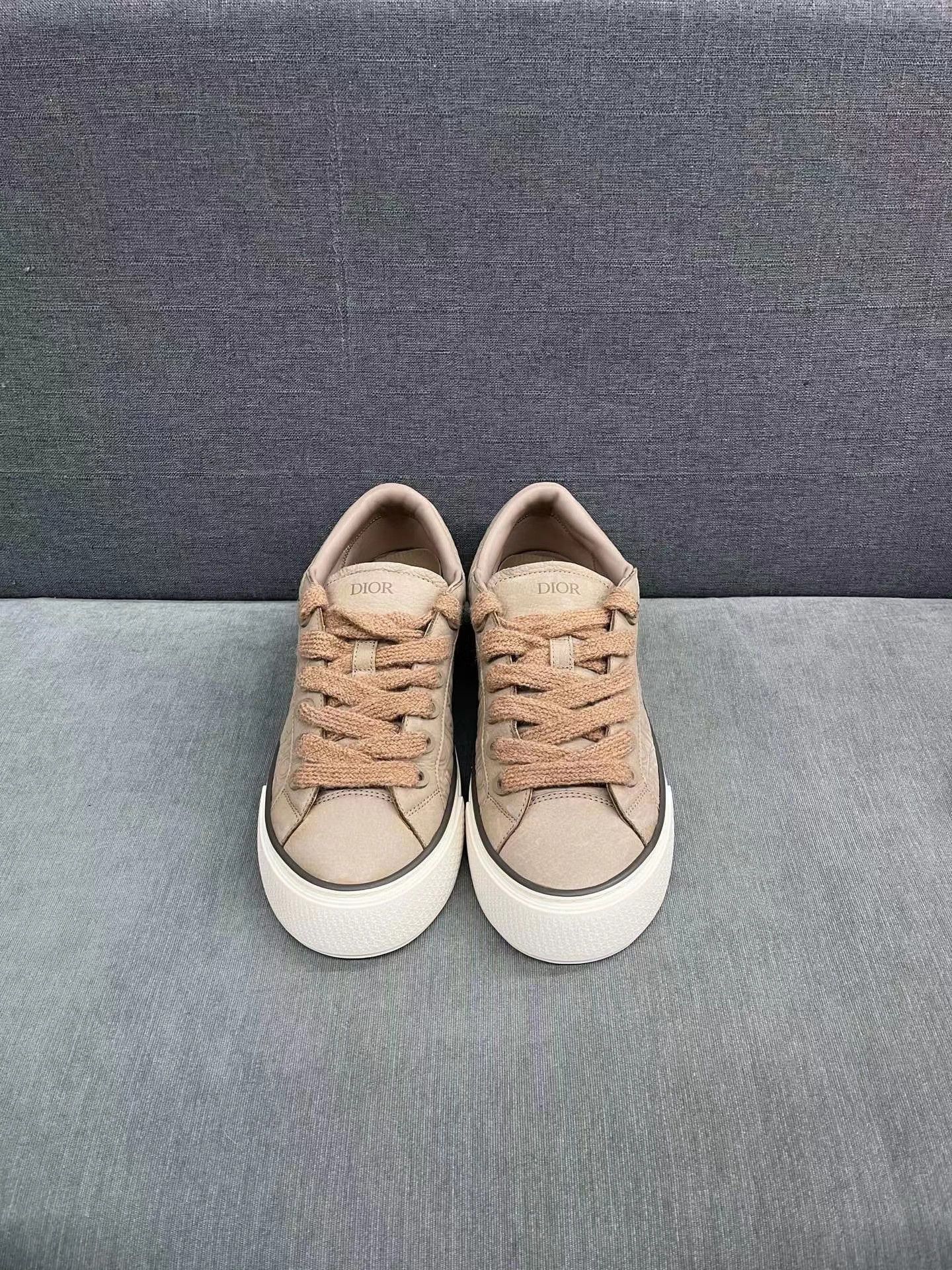 Dior Dior b33 Beige 43 99 New Size US 10 / EU 43 - 2 Thumbnail