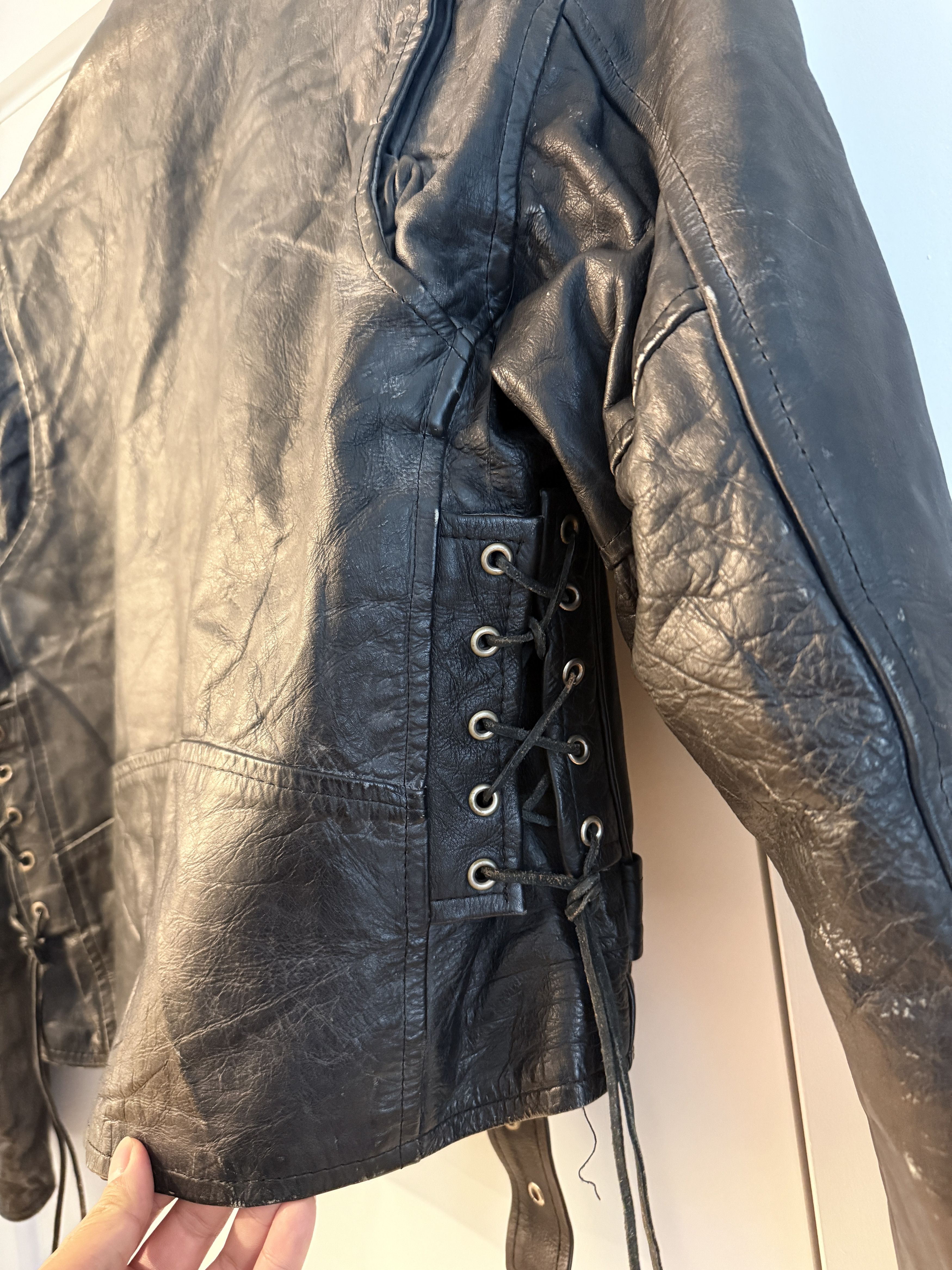 Other Vintage Black Leather Biker Jacket - Cropped Fit (Sz 42 / M) Size US M / EU 48-50 / 2 - 5 Thumbnail