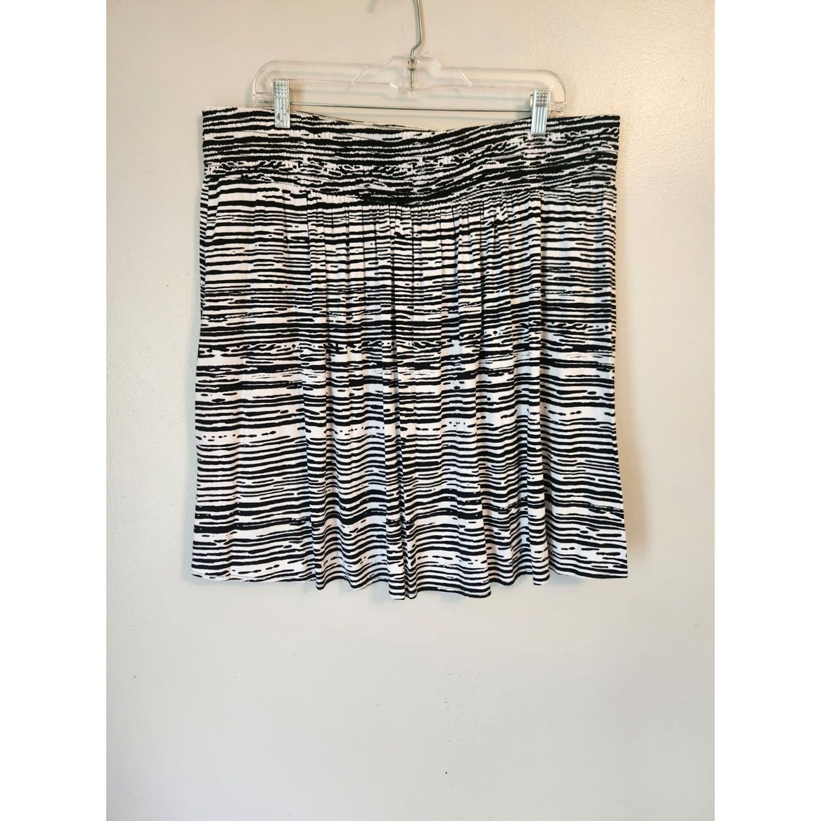 Vintage Lane Bryant Zebra Print A-Line Skirt 18/20 Womens Knee Length Elastic Waist Plus Size White Black Pattern Skirt Size 40" / US 18 - 5 Thumbnail