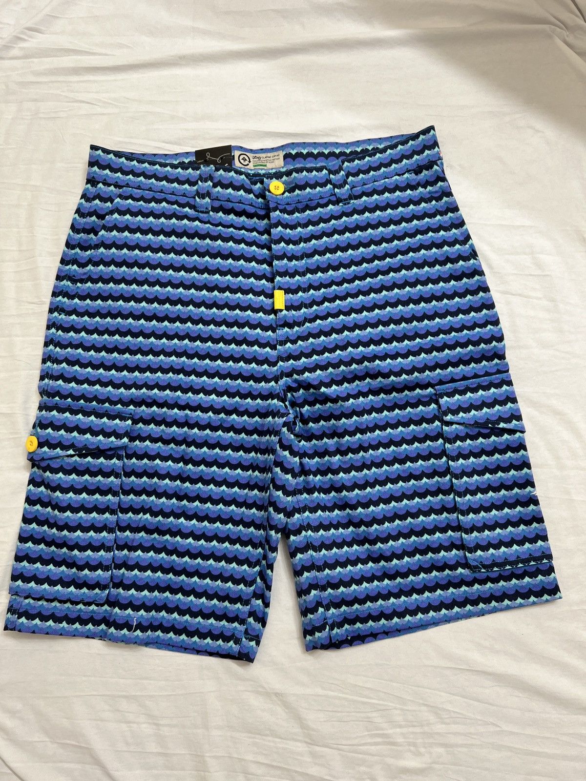 LRG LRG blue wave-print cargo short size 36 classic fit Size US 36 / EU 52 - 1 Thumbnail