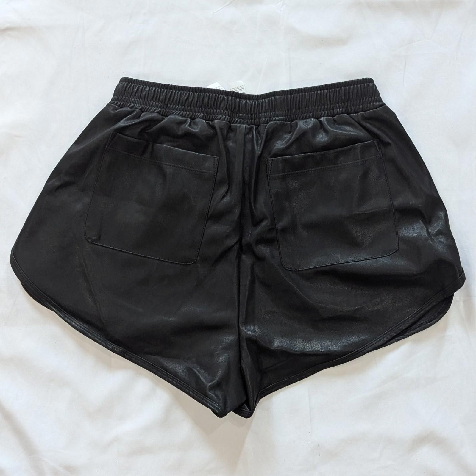 Alo Alo Yoga Faux Leather Power Hour Shorts Size Large Black NWT Size 36" / US 14 / IT 50 - 7 Thumbnail