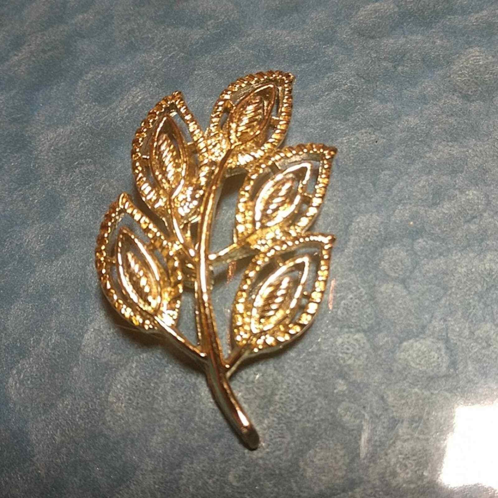 Vintage Gerry's Vtg. Golden Leaf Brooch Size ONE SIZE - 1 Preview