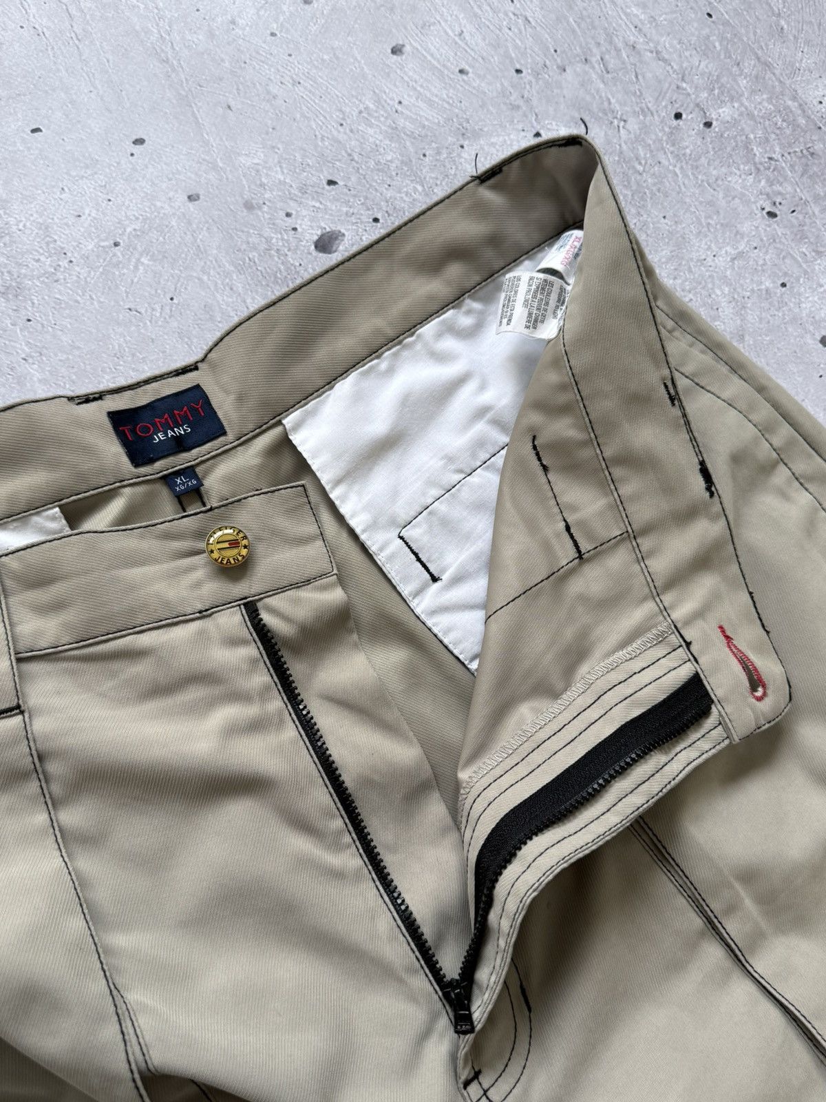 Tommy Hilfiger Vintage 90s Tommy Hilfiger Baggy Cargo Pants Size US 36 / EU 52 - 13 Thumbnail