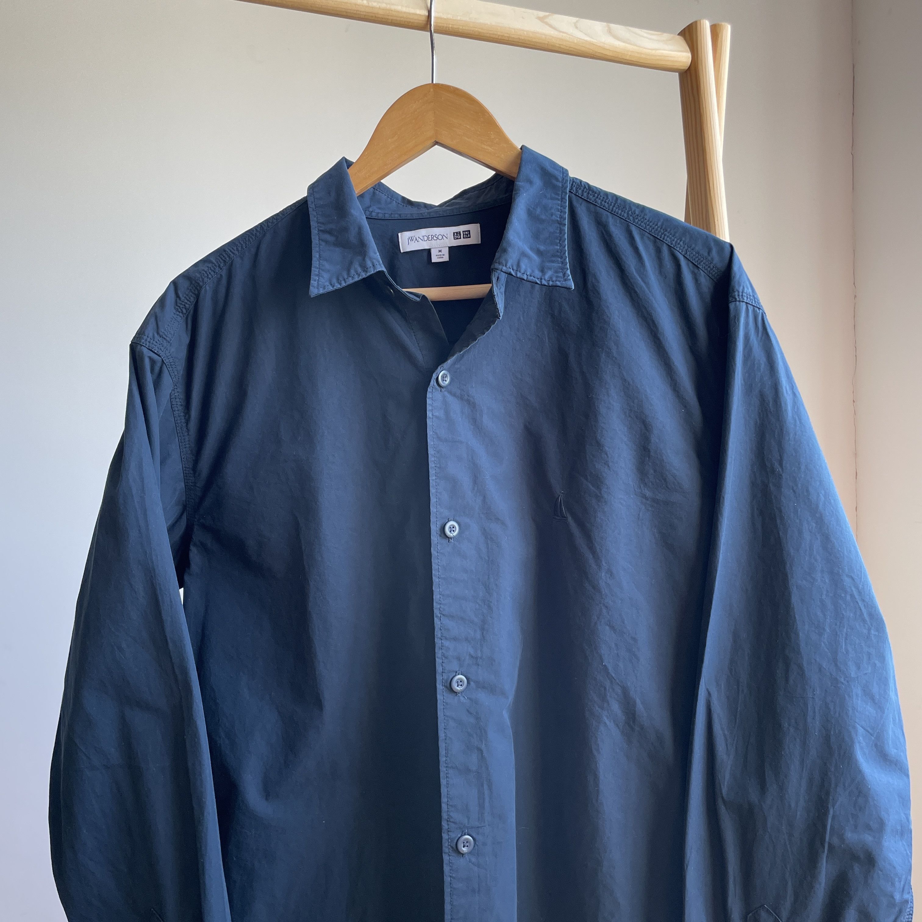 JW Anderson × Uniqlo Uniqlo x J.W. Anderson Navy Relaxed Fit Shirt Size M Size US M / EU 48-50 / 2 - 3 Thumbnail