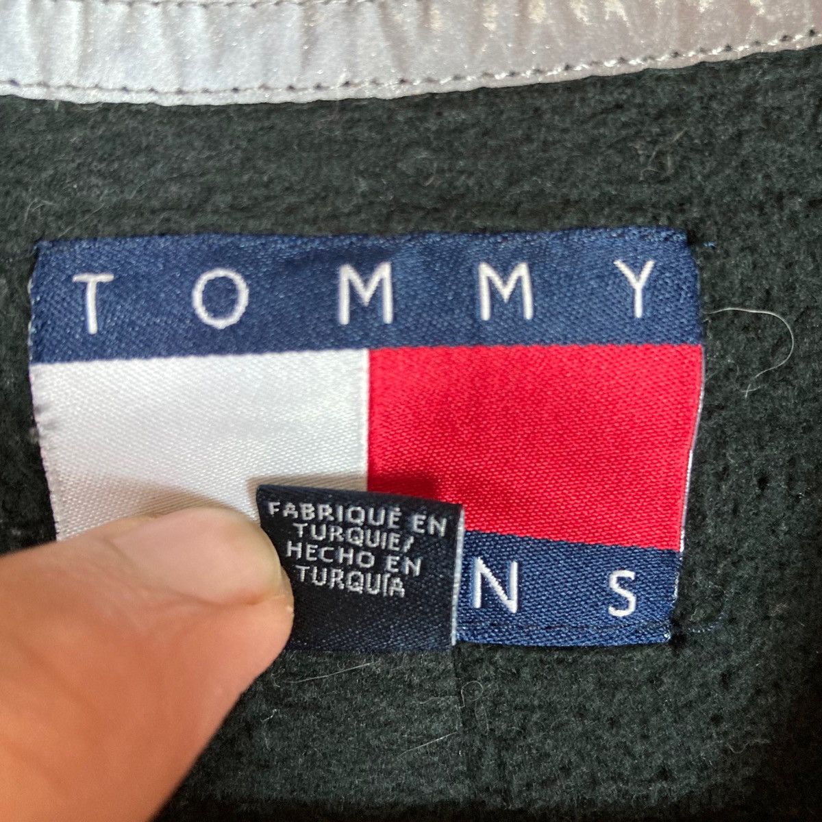 Tommy Hilfiger Vintage Tommy Hilfiger Jeans Big Logo Pullover Jumper Size US S / EU 44-46 / 1 - 7 Thumbnail