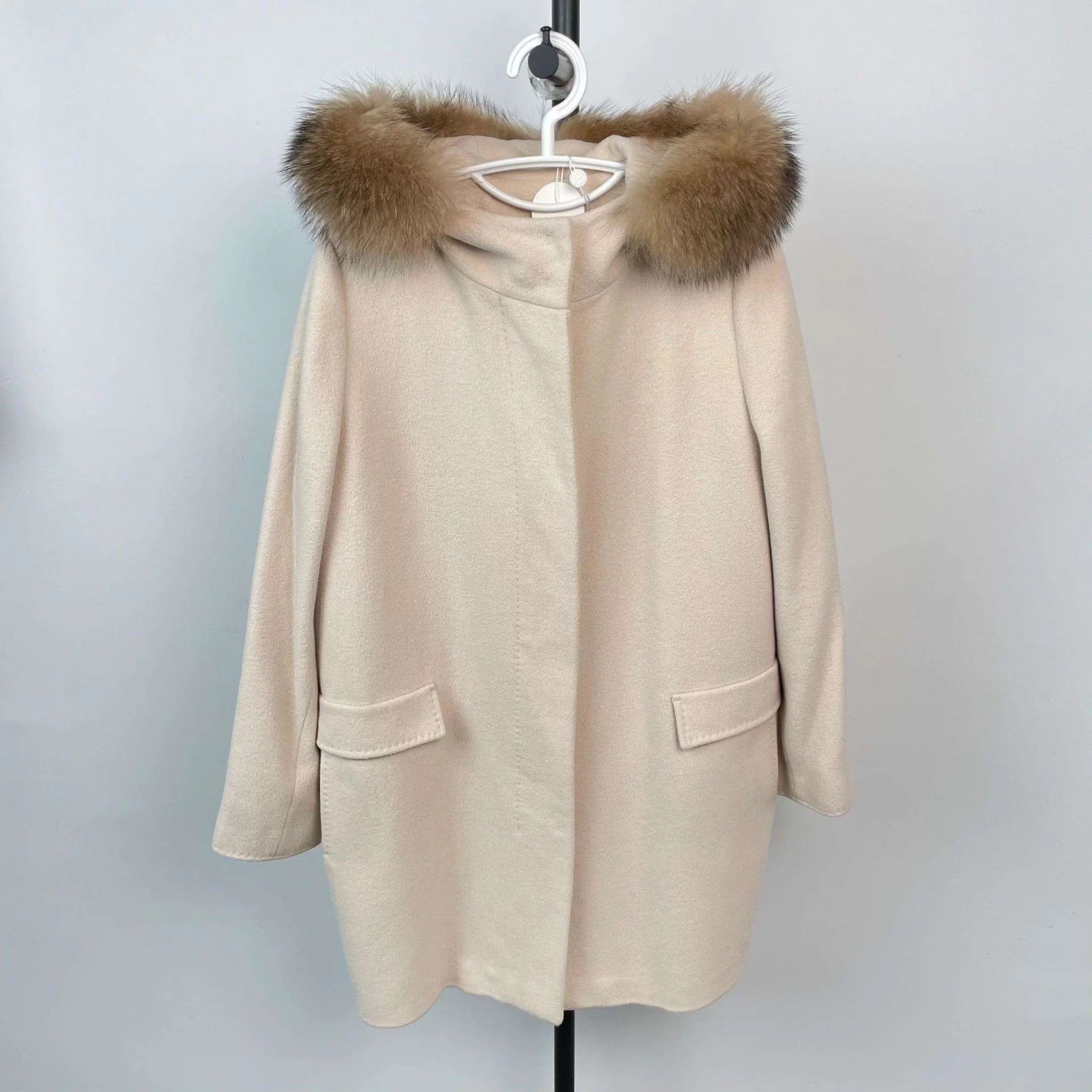 Max Mara Max Mara Beige Wool Coat 165/88 Size M / US 6-8 / IT 42-44 - 1 Thumbnail