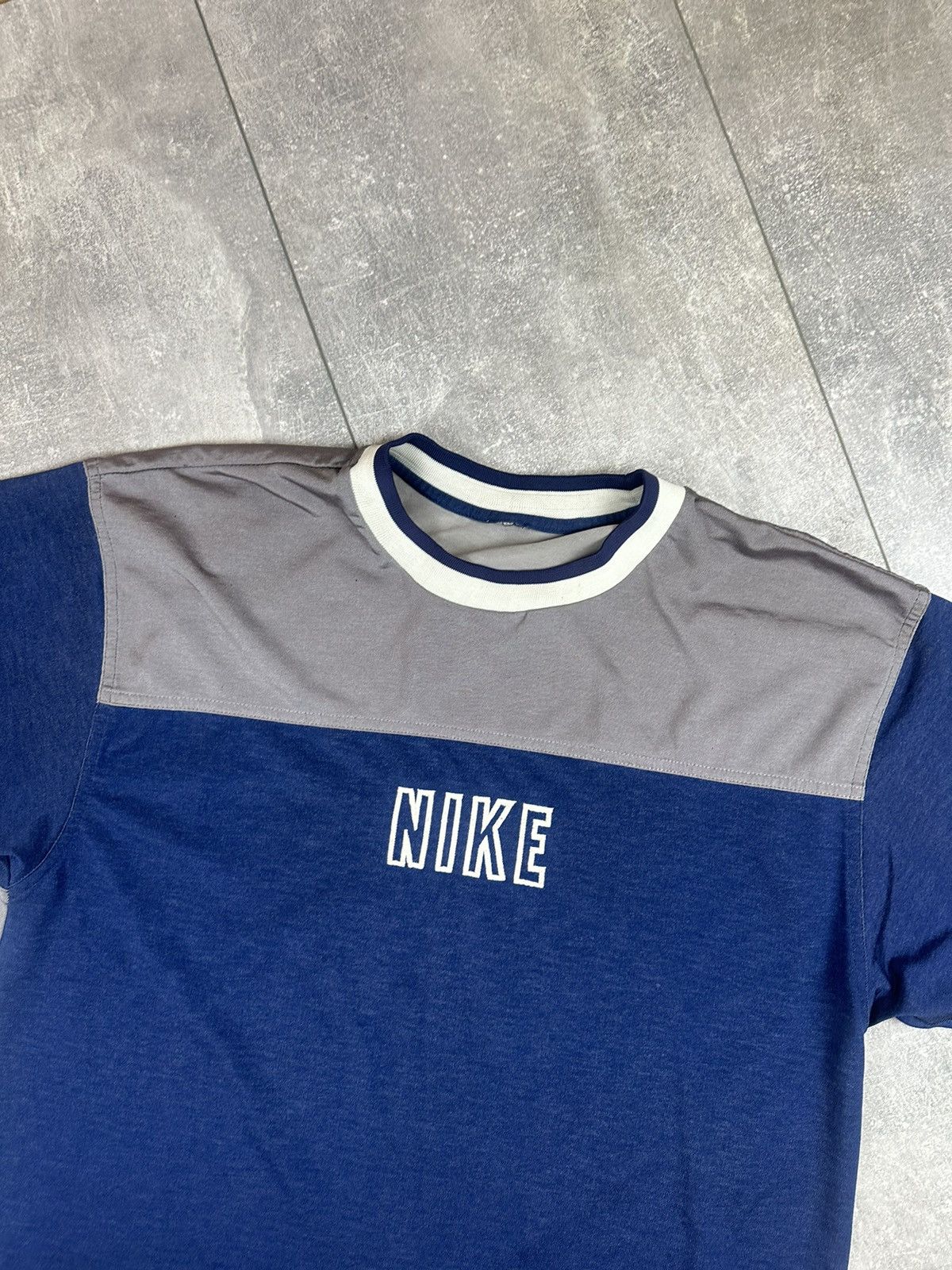 Nike Nike Vintage Rare Centr Swosh Tee Small Logo Size US L / EU 52-54 / 3 - 5 Thumbnail