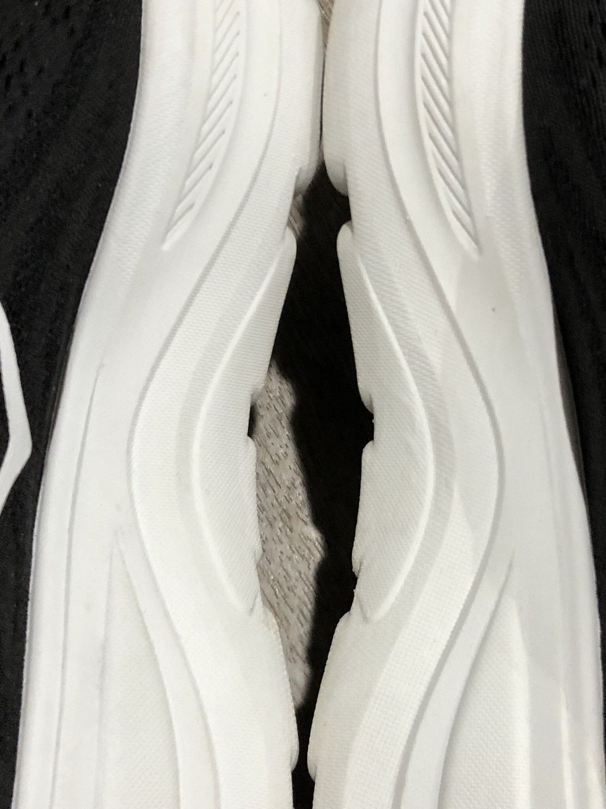 Hoka Hoka Bondi 9 Shoes Womens Size 7 Black White Running Sneaker Size US 7 / IT 37 - 6 Thumbnail