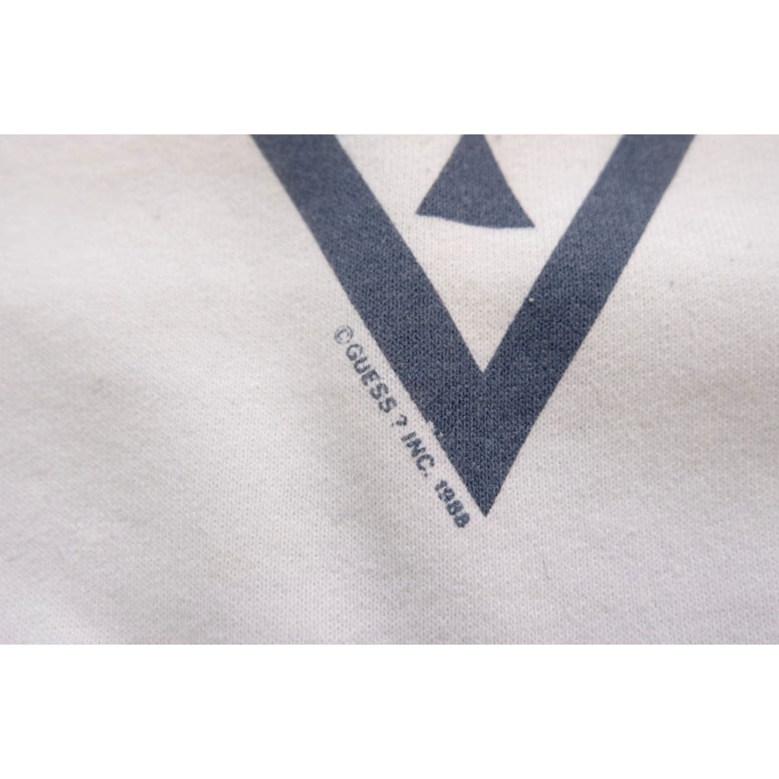 Guess VINTAGE GUESS? WHITE CREW SWEATSHIRT 80s 90s Y2K RETRO GRAPHIC 1988 SZ L MEN Size US L / EU 52-54 / 3 - 6 Thumbnail