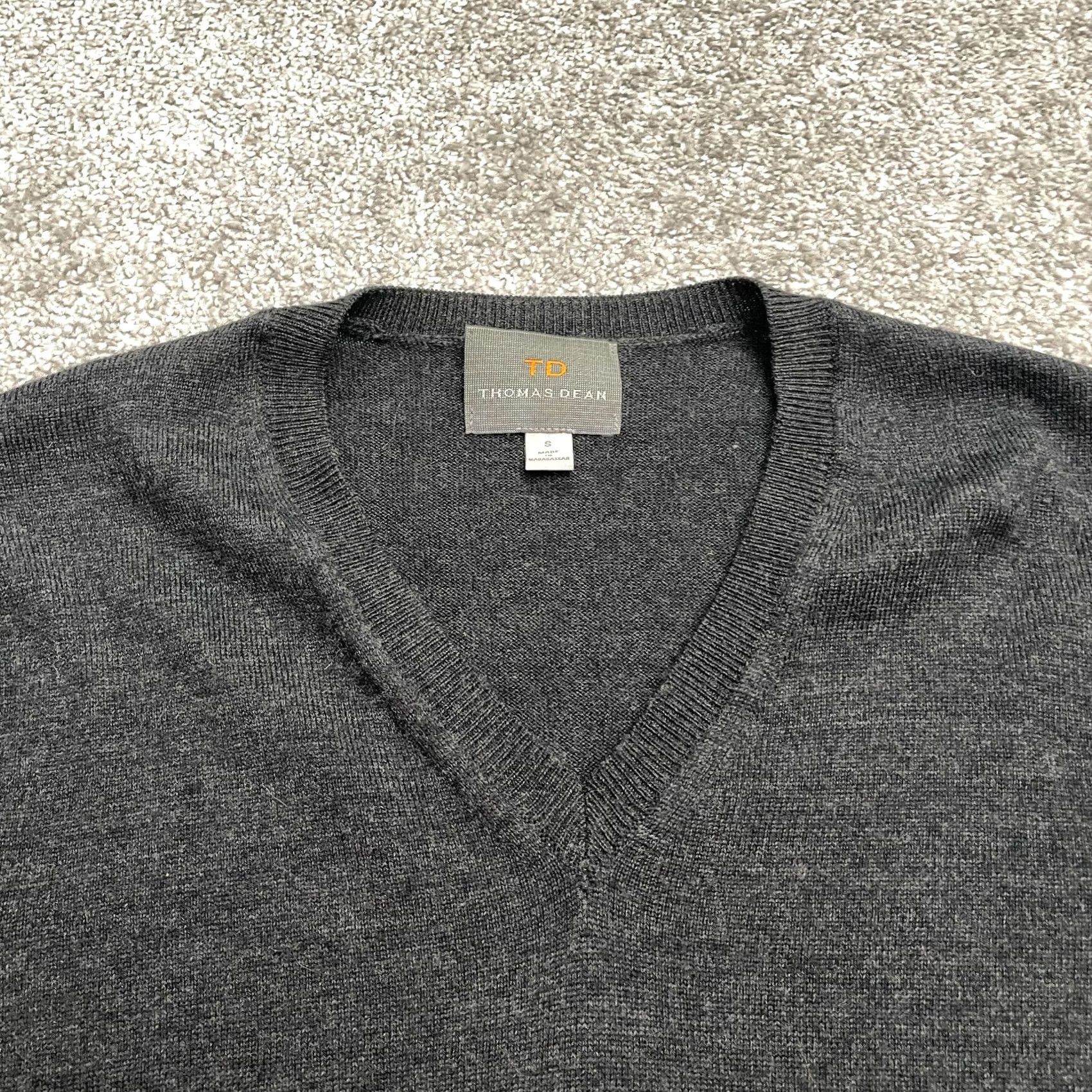 Vintage Thomas Dean & Co. Wool Blend Pullover Sweater Mens Small Charcoal V-Neck Classic Size US S / EU 44-46 / 1 - 3 Thumbnail