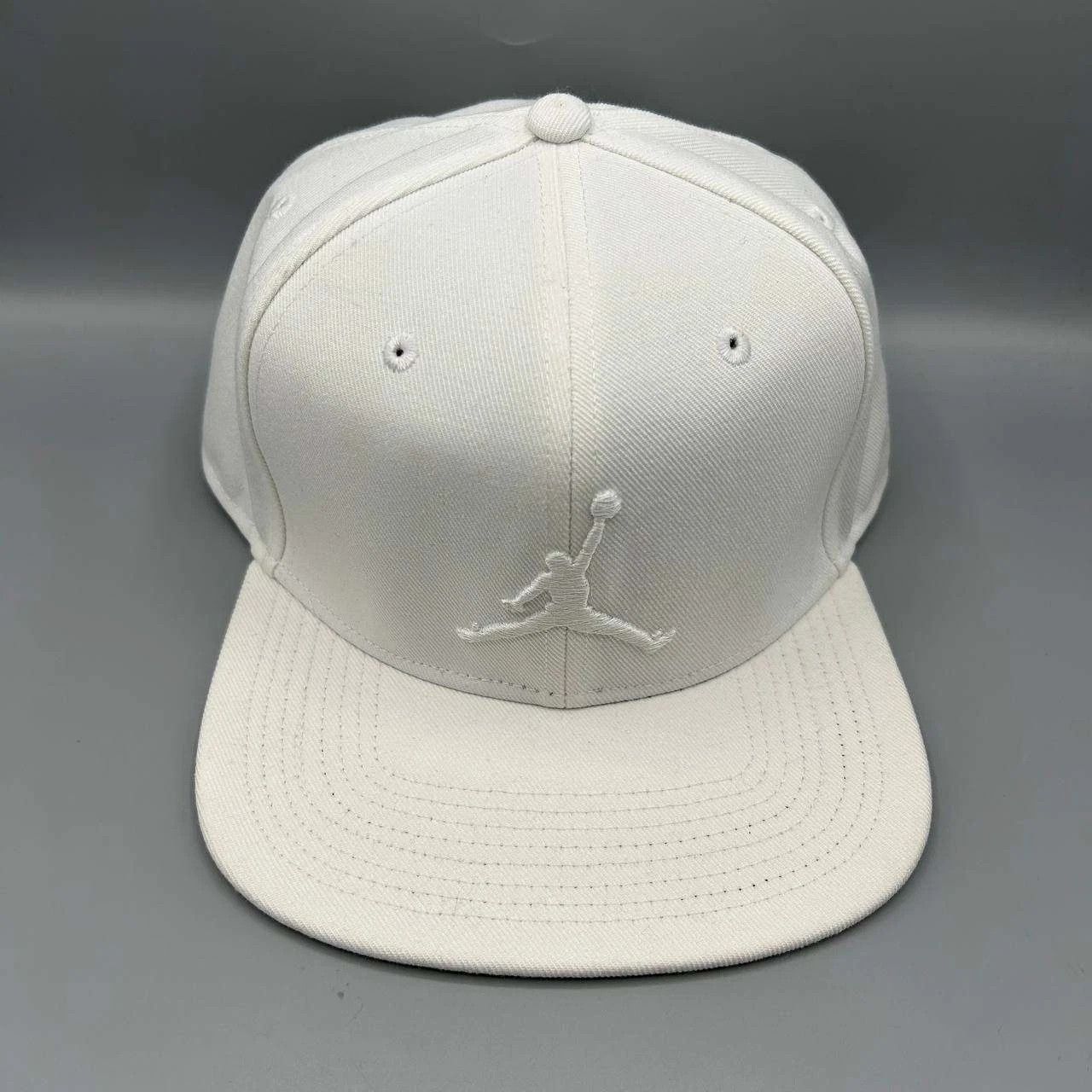 Jordan Brand Air Jordan Hat Men White Black Embroidered Logo Snap Back Size ONE SIZE - 1 Thumbnail
