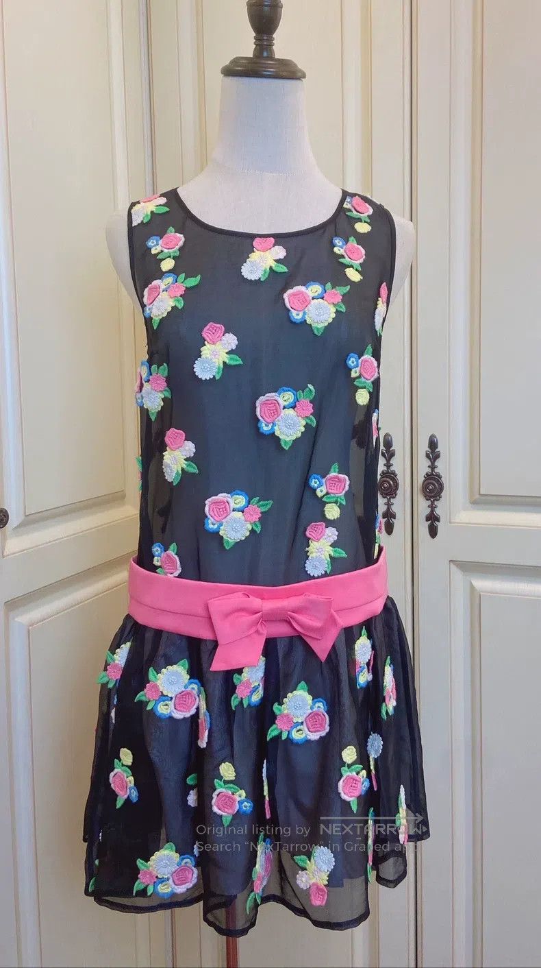 Valentino Valentino China Pavilion three-dimensional silk organza em Size M / US 6-8 / IT 42-44 - 1 Thumbnail