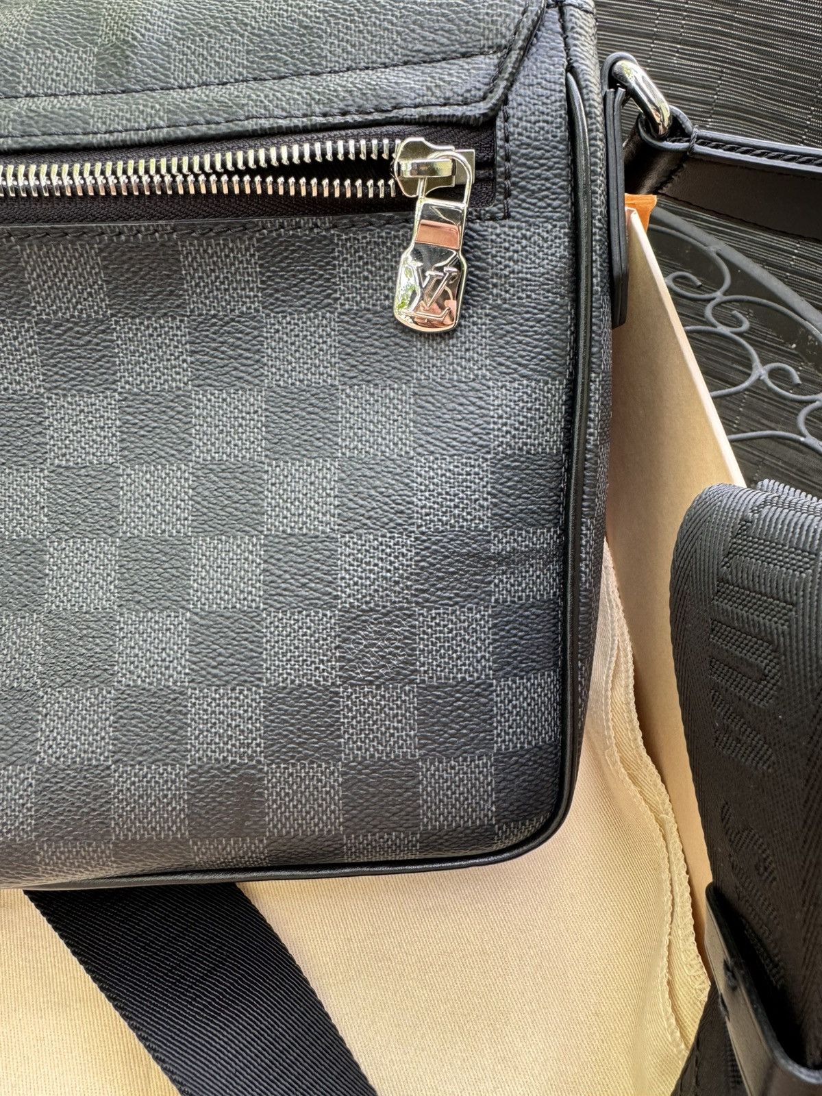 Louis Vuitton Louis Vuitton Messenger Bag Size ONE SIZE - 6 Thumbnail