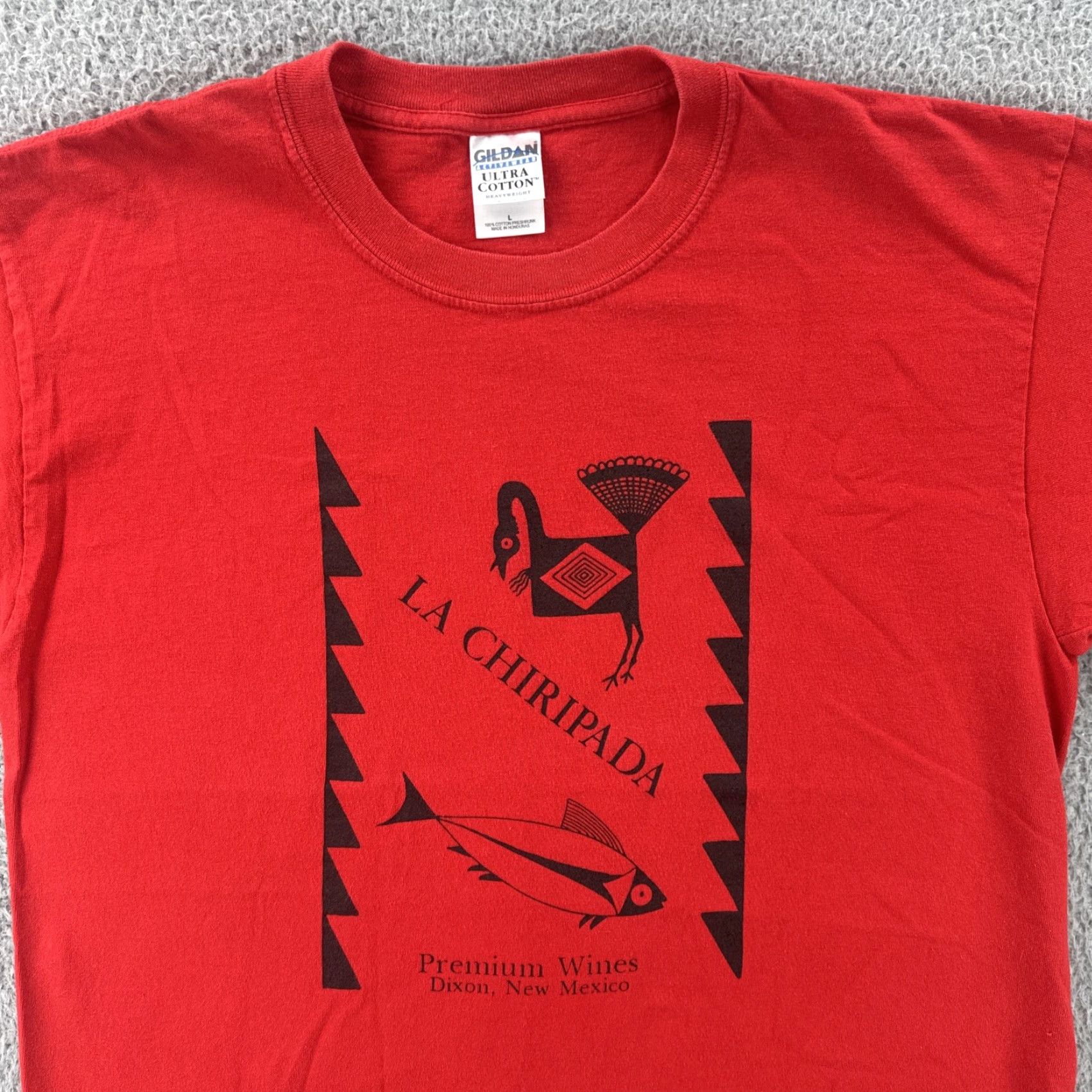 Gildan VINTAGE Gildan T-Shirt Red Adult Large Dixon New Mexico USA Premium Wines La Chiripada Shirts Mens Size US L / EU 52-54 / 3 - 5 Thumbnail