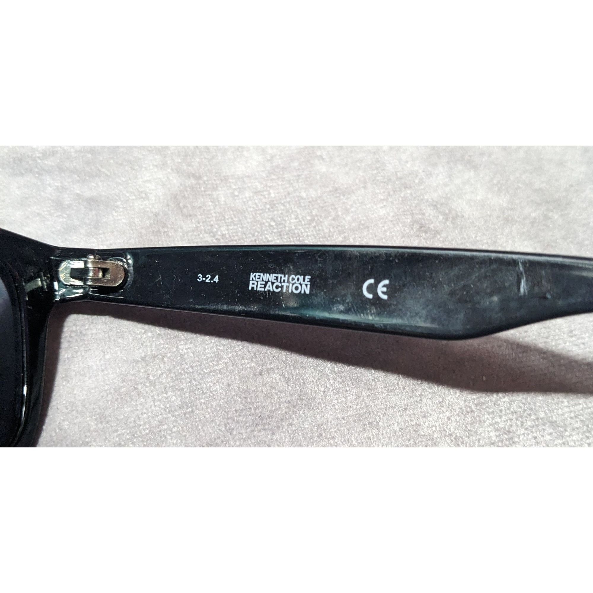 Kenneth Cole Kenneth Cole Reaction Black Classic Sunglasses Size ONE SIZE - 5 Thumbnail
