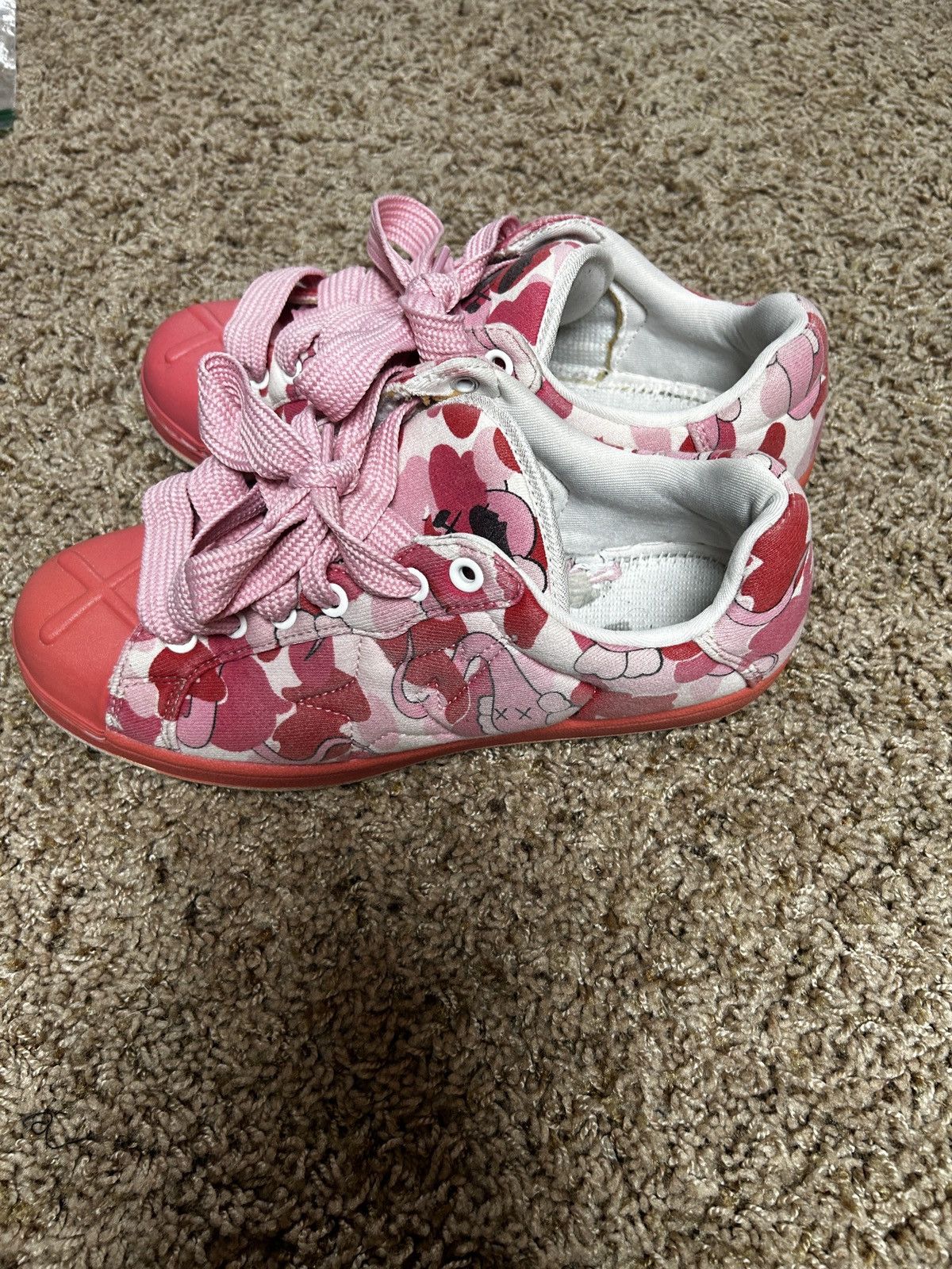 Bape × Kaws Kaws bape shell toe Size US 9.5 / EU 42-43 - 2 Thumbnail