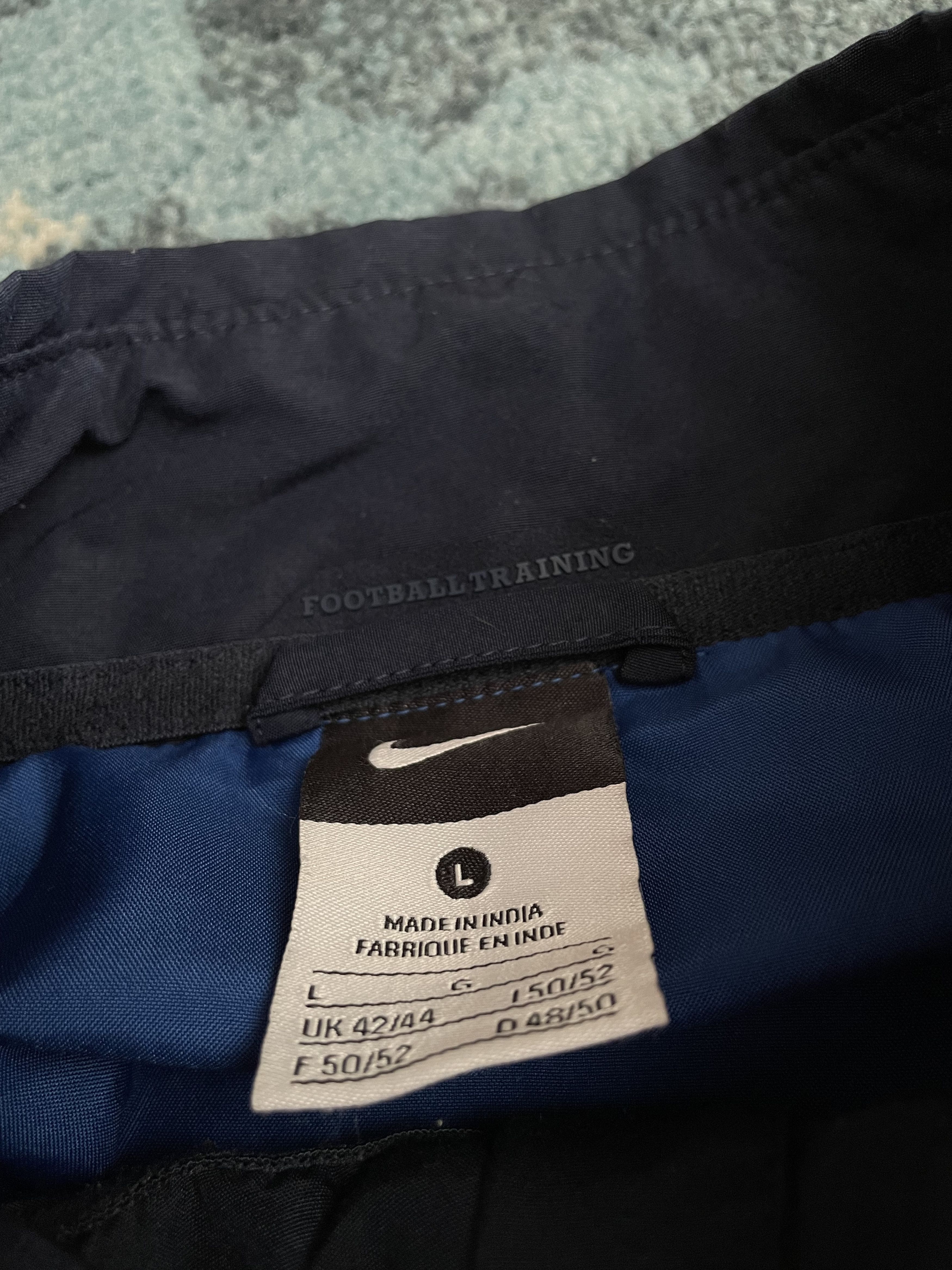 Nike Nike Barcelona Vintage Nylon 2010 Tracksuit Size US 34 / EU 50 - 4 Thumbnail