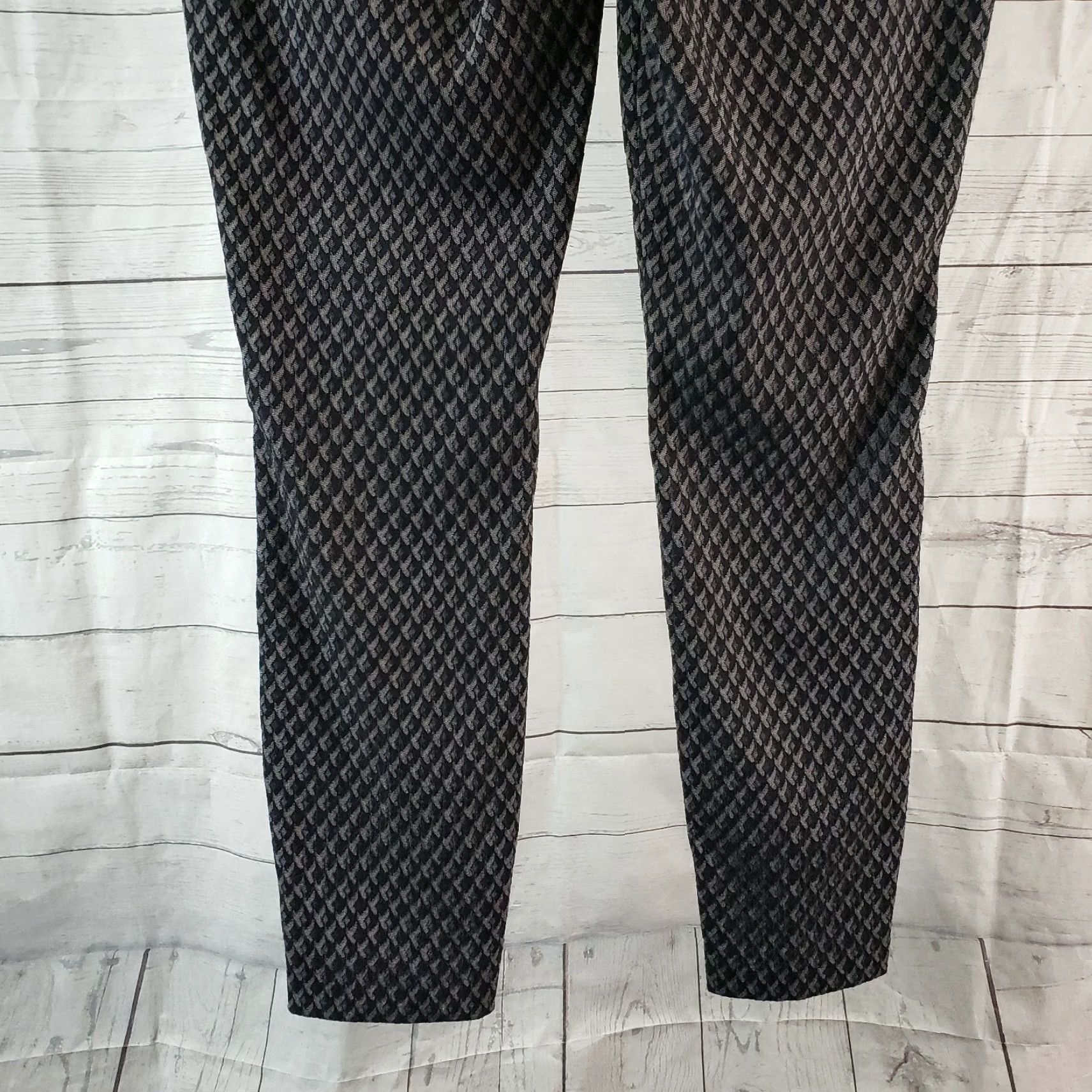 NYDJ VINTAGE? No, NYDJ Women's Basic Legging in Printed Jersey Sz 10 Blue Gray Pull On Mid Rise Geometric Leggings Womens 10 Blue Gray NYDJ Size L / US 10 / IT 46 - 5 Thumbnail