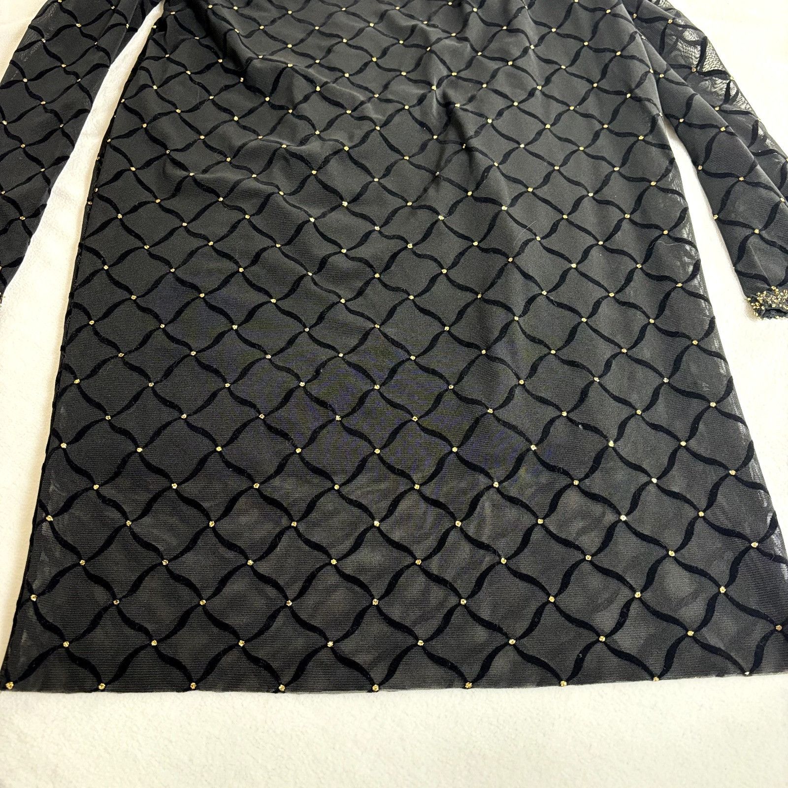 Nissan Nissa Black Long Sleeve Diamond Pattern, Gold Beaded Necklin Size M / US 6-8 / IT 42-44 - 4 Thumbnail