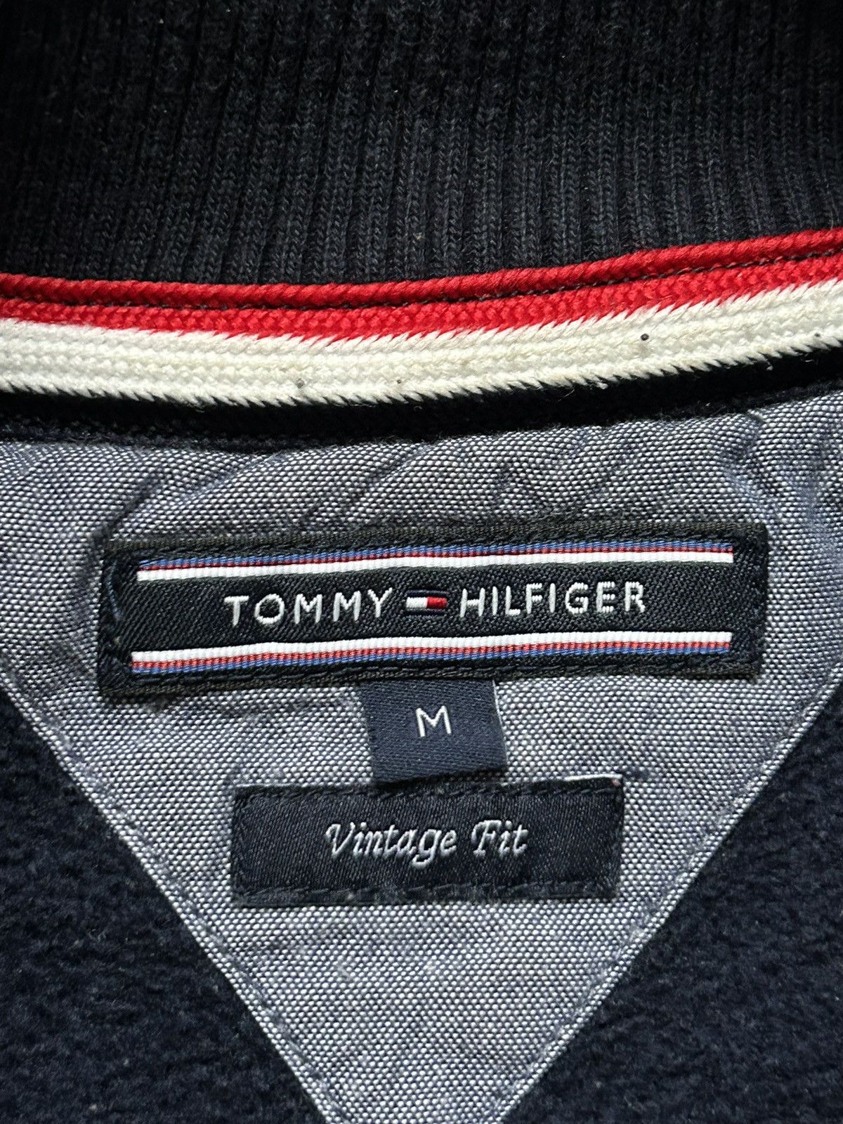 Tommy Hilfiger × Vintage Zip-Hoodie Tommy Hilfiger 🔘 Vintage Fit 🔘 Streetwear 🔘 Size US M / EU 48-50 / 2 - 4 Thumbnail