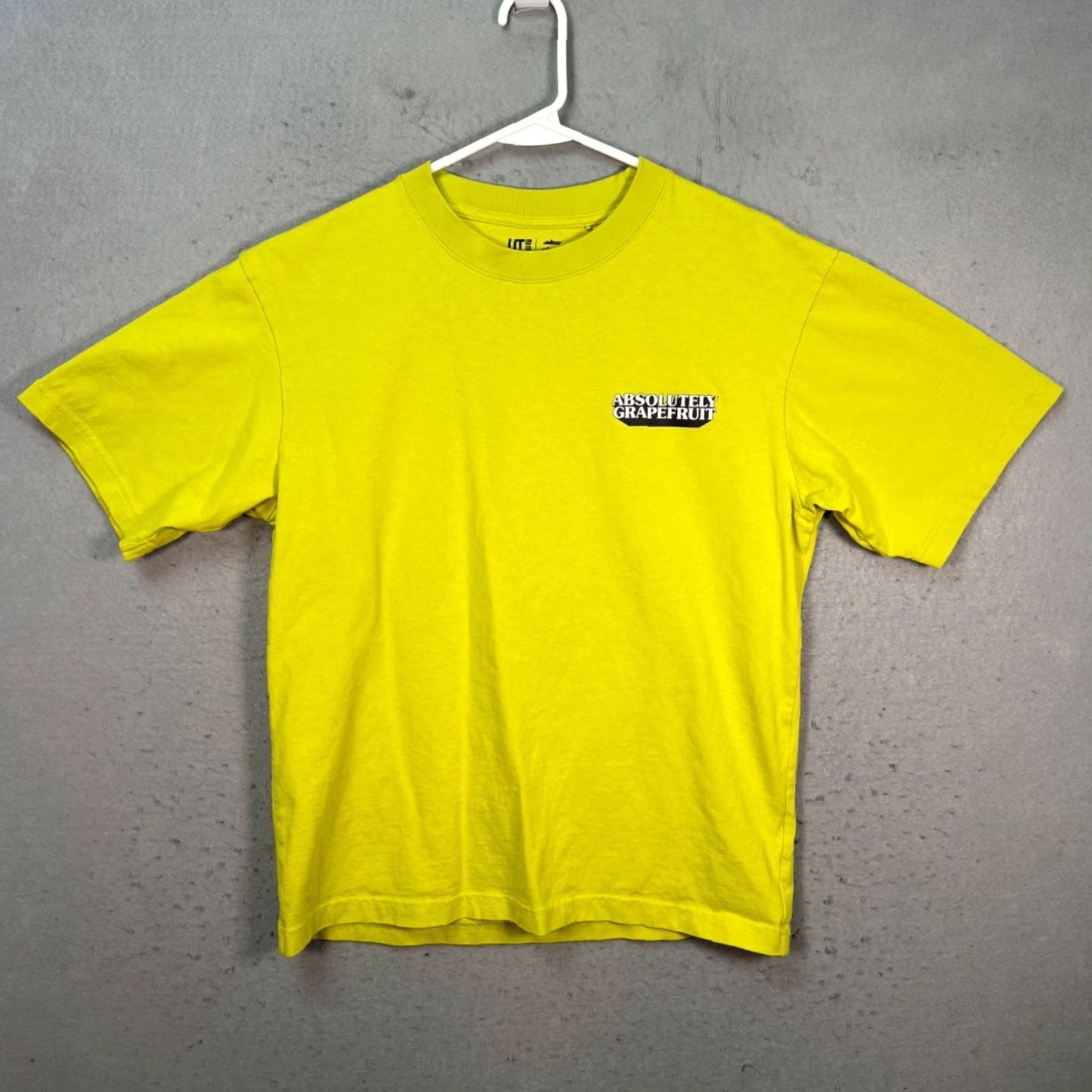 Uniqlo Uniqlo T-Shirt Mens Small Cotton Grapefruit Green Absolutely Crew Neck Short Sleeve 2020s Spring Summer Fall Clothing Shirt Green Size US S / EU 44-46 / 1 - 2 Thumbnail