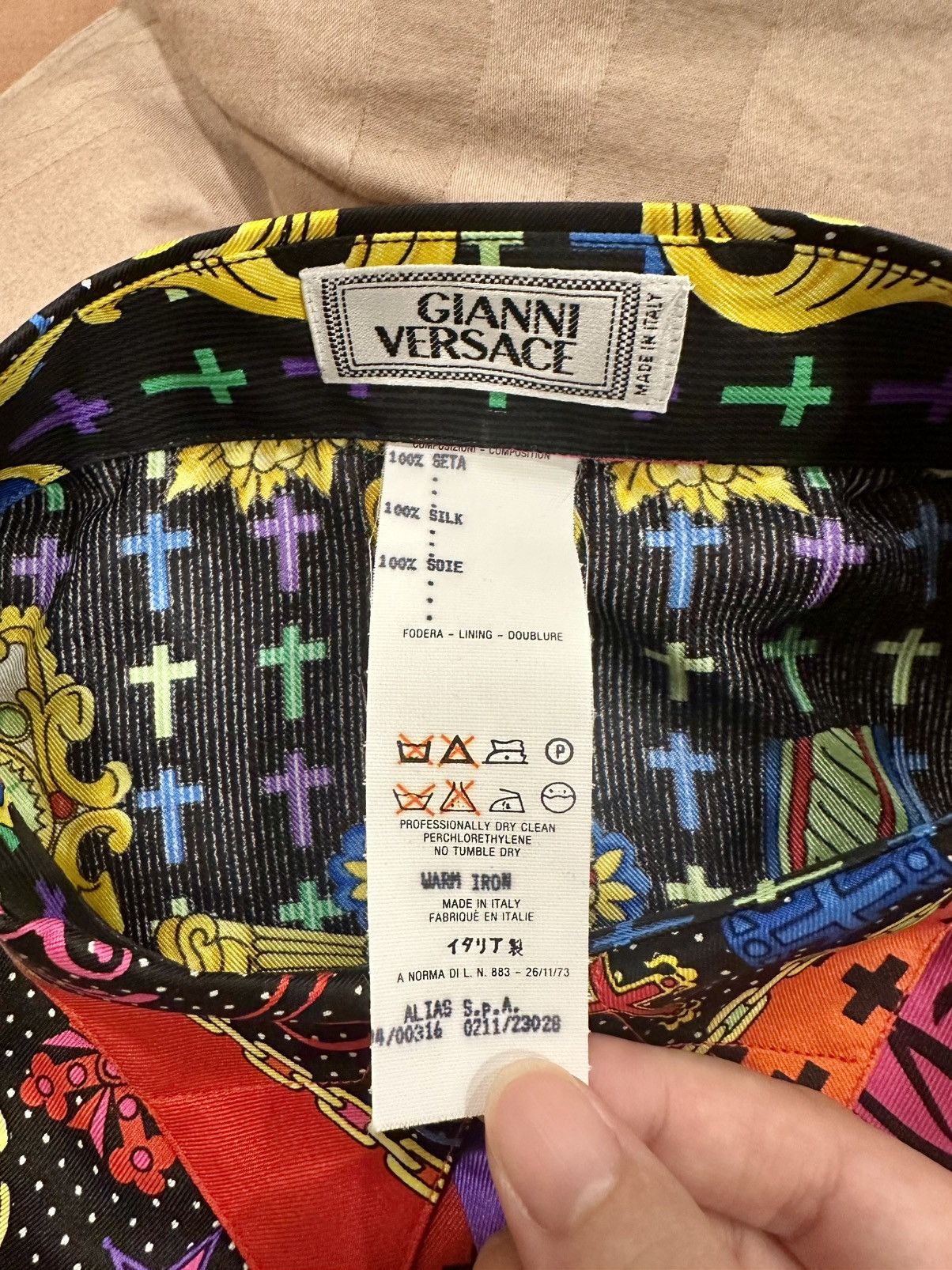 Versace Vintage Gianni Versace 1993 / 1994 crucifix silk shirt Size US M / EU 48-50 / 2 - 8 Thumbnail