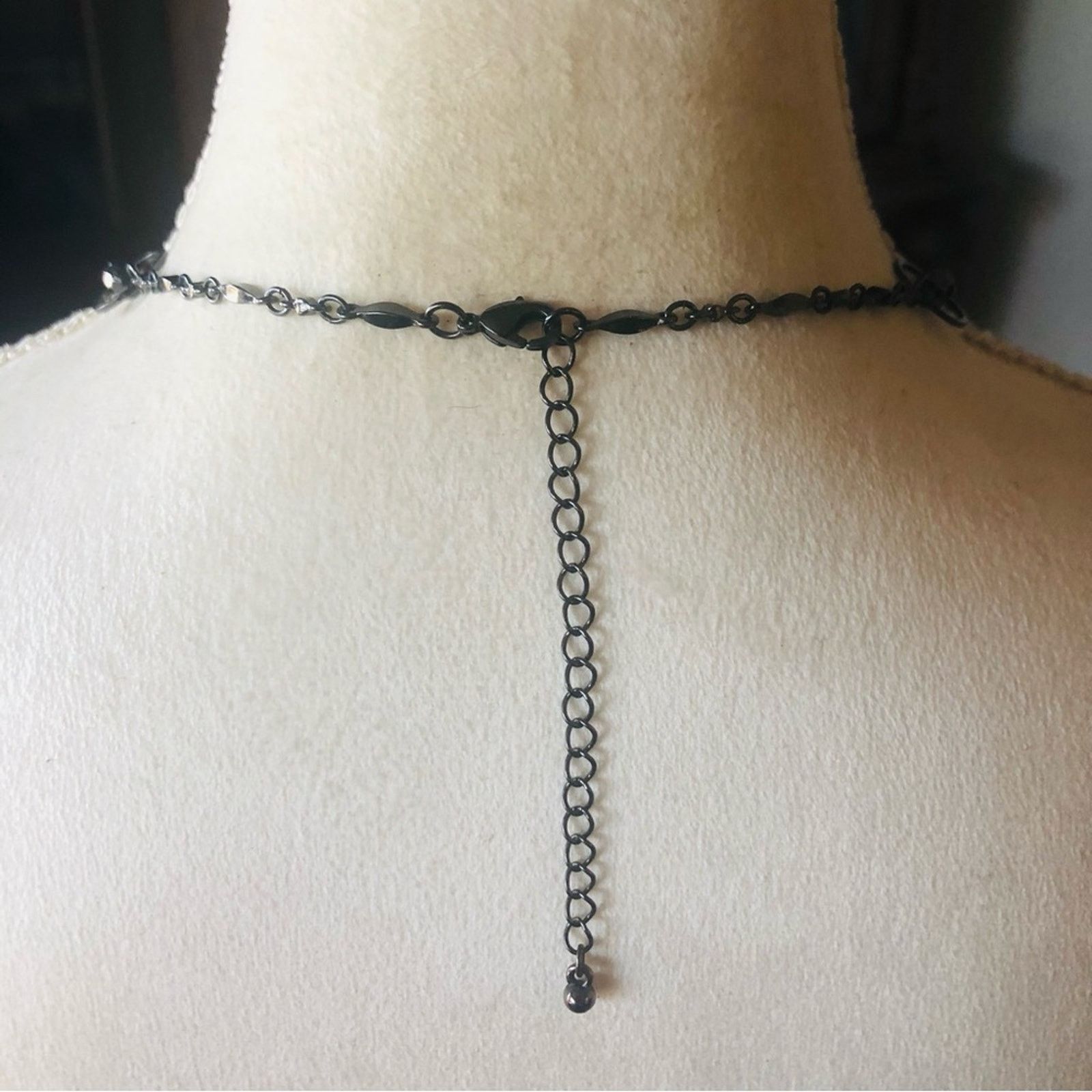 Jewelry Faceted vampire blood glass gunmetal floating bead necklace Size ONE SIZE - 7 Thumbnail