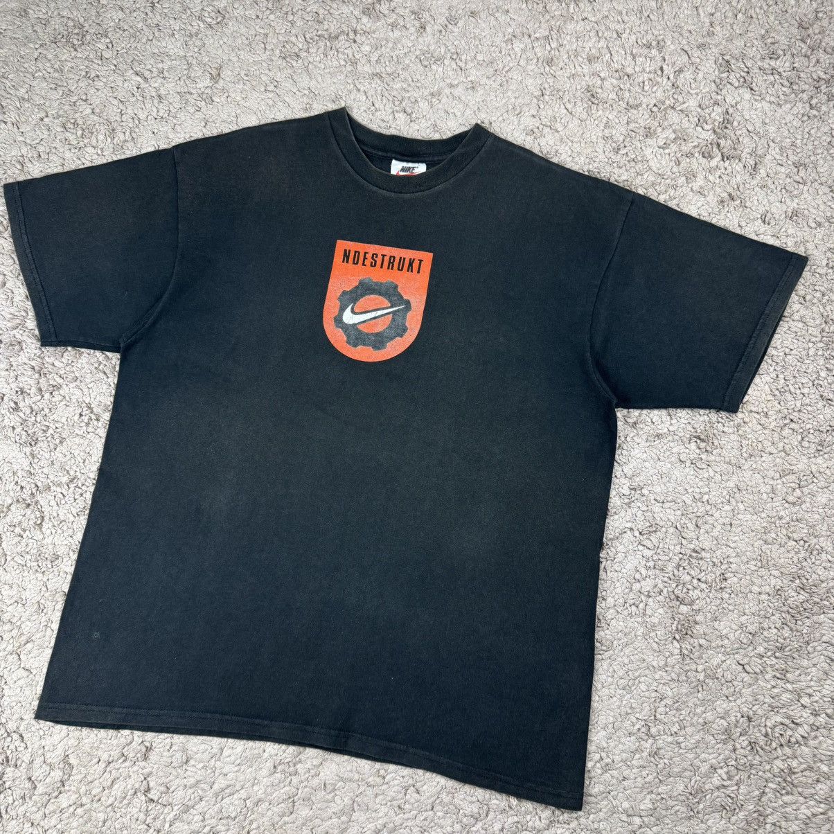 Nike Vintage Faded Nike Ndestrukt Centre Swoosh T-shirt Size US L / EU 52-54 / 3 - 4 Thumbnail