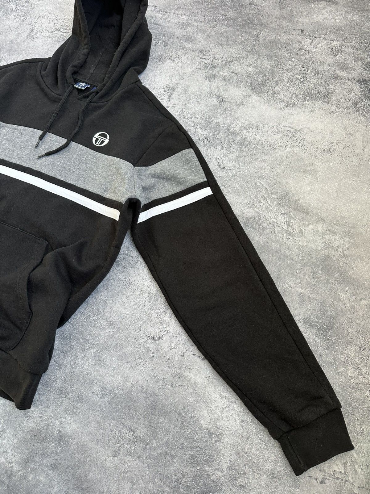 Sergio Tacchini Sergio Tacchini Vintage Striped Hoodie Sun Faded Size US L / EU 52-54 / 3 - 12 Thumbnail