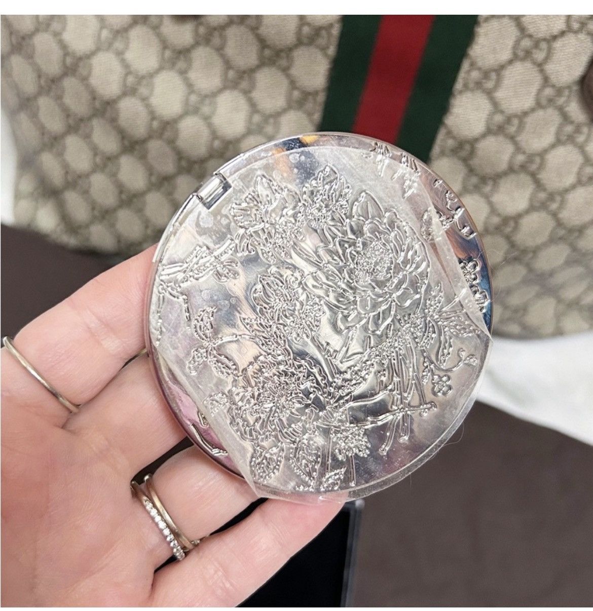 Gucci Authentic Gucci Floral Silver Toned Hand Bag Mirror Size ONE SIZE - 11 Thumbnail