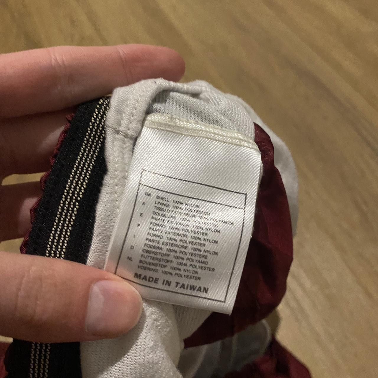 Nike 90s Vintage Burgundy Nike sportswear shorts Size US XL / EU 56 / 4 - 4 Thumbnail