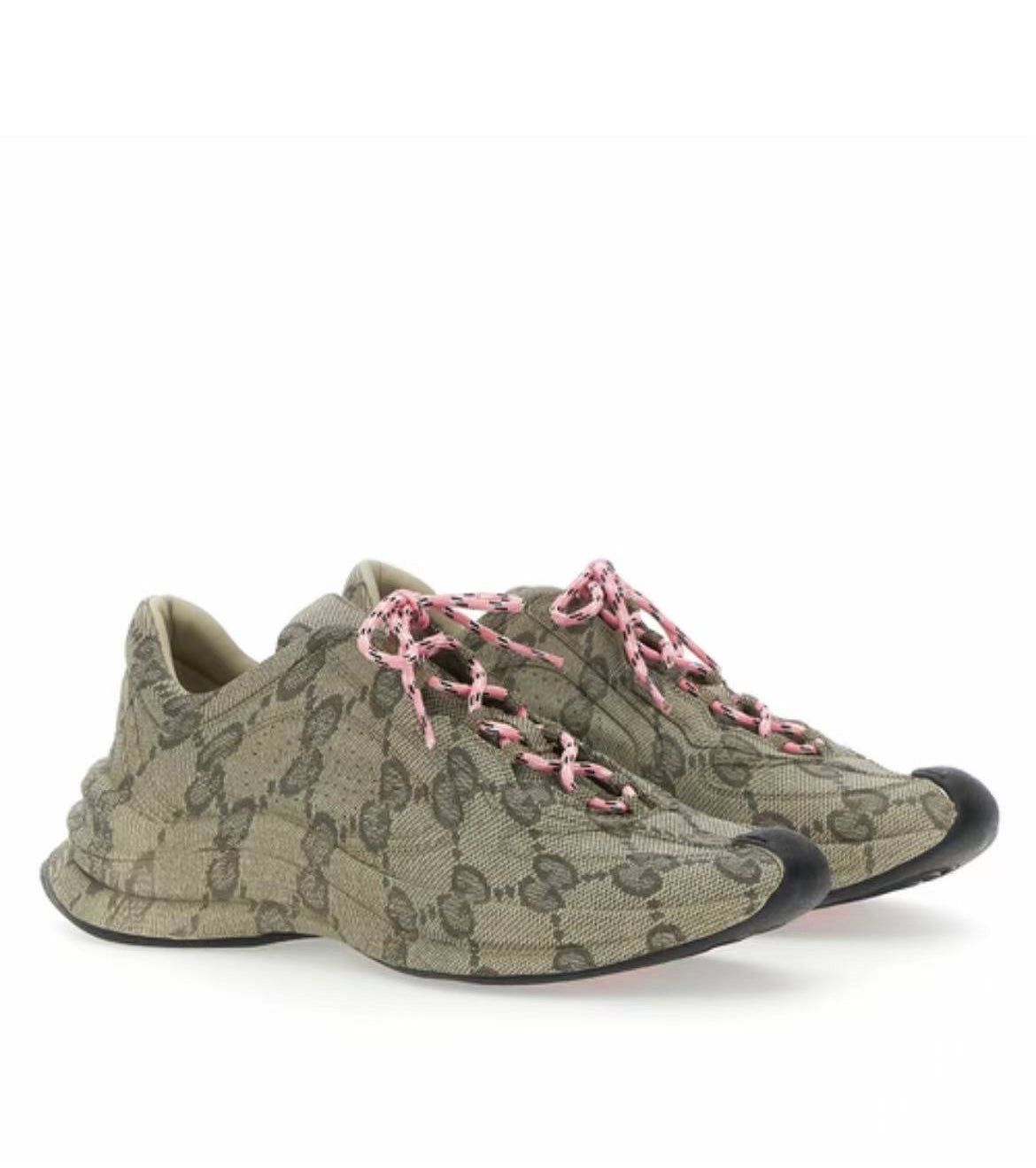 o1mt1gz1025 GG Run Sneakers in Beige
