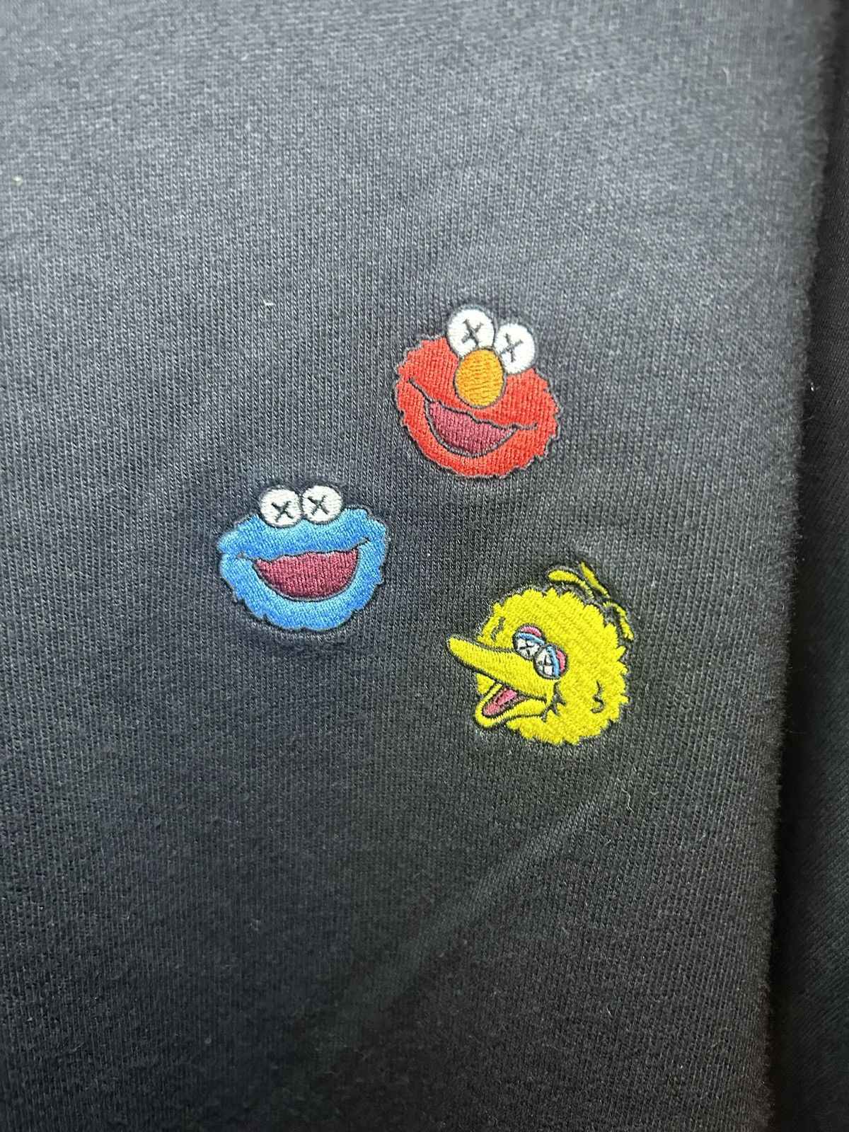 Kaws × Uniqlo Kaws X Uniqlo Sesame Street embroidered heavy longsleeve Size US M / EU 48-50 / 2 - 3 Thumbnail