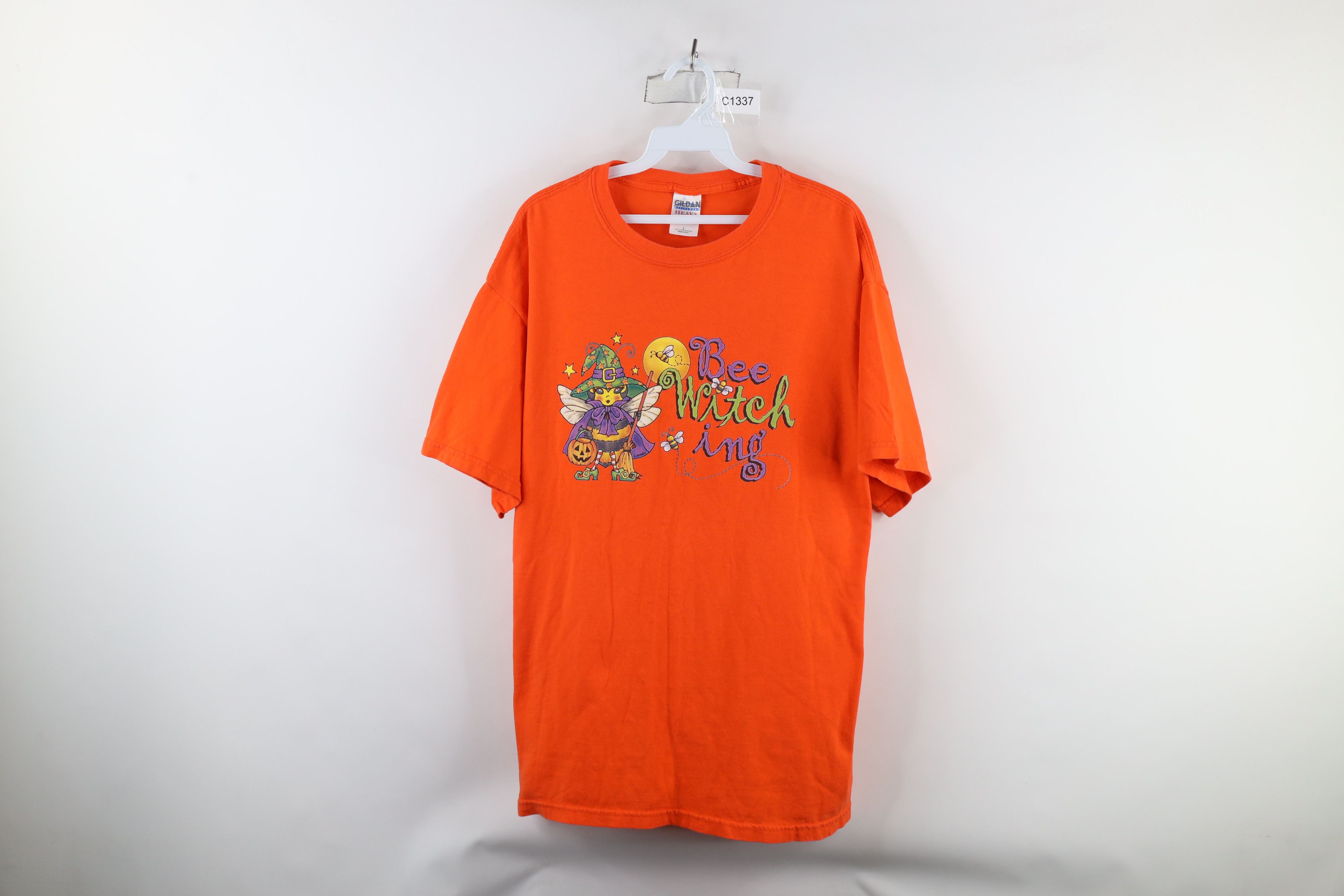 Vintage Vintage 90s Streetwear Halloween Bee Witching T-Shirt Orange Size L / US 10 / IT 46 - 1 Thumbnail