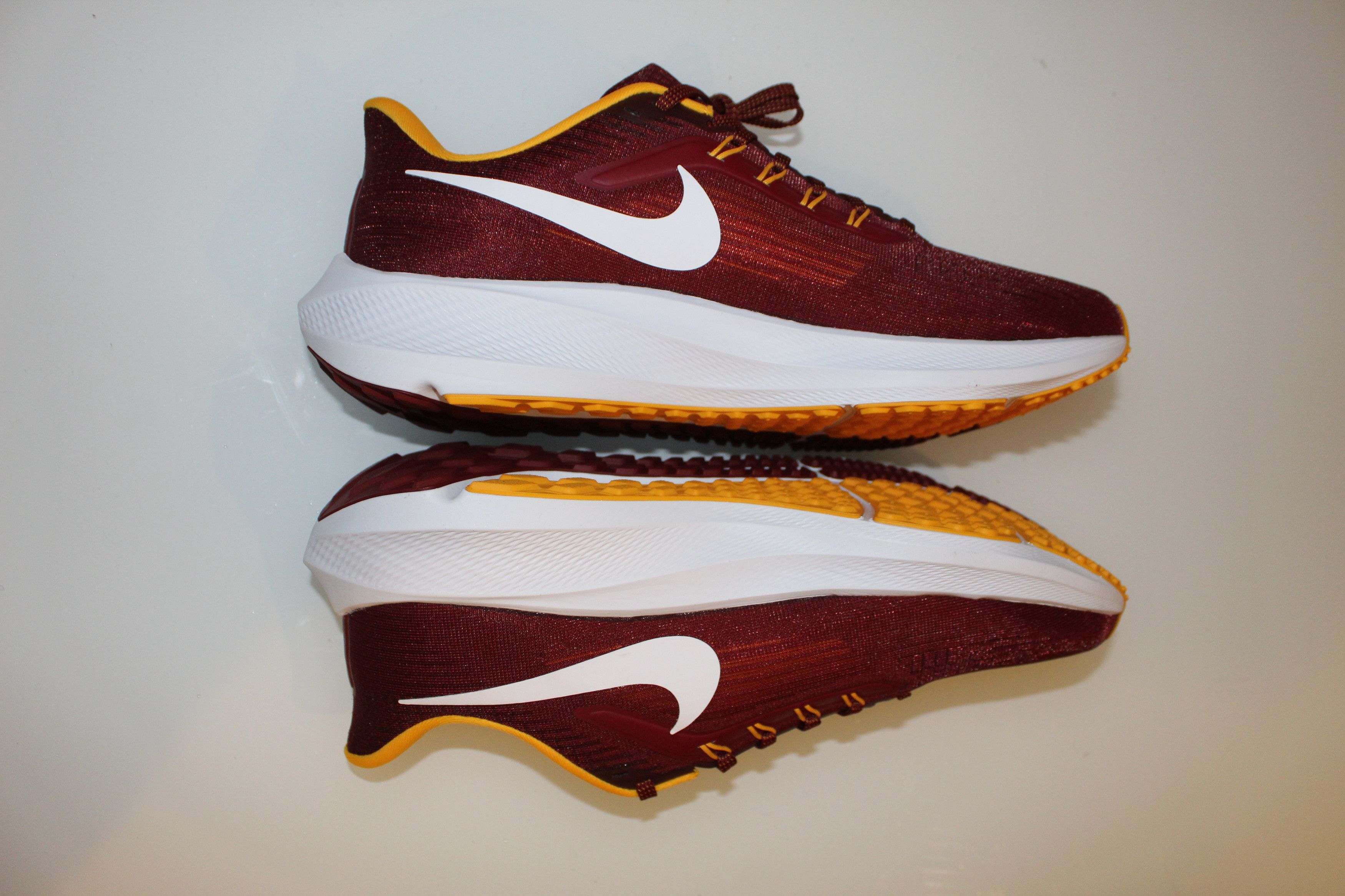Nike Nike Air Zoom Pegasus 39 – Washington Commanders Edition Size US 10.5 / EU 43-44 - 4 Thumbnail