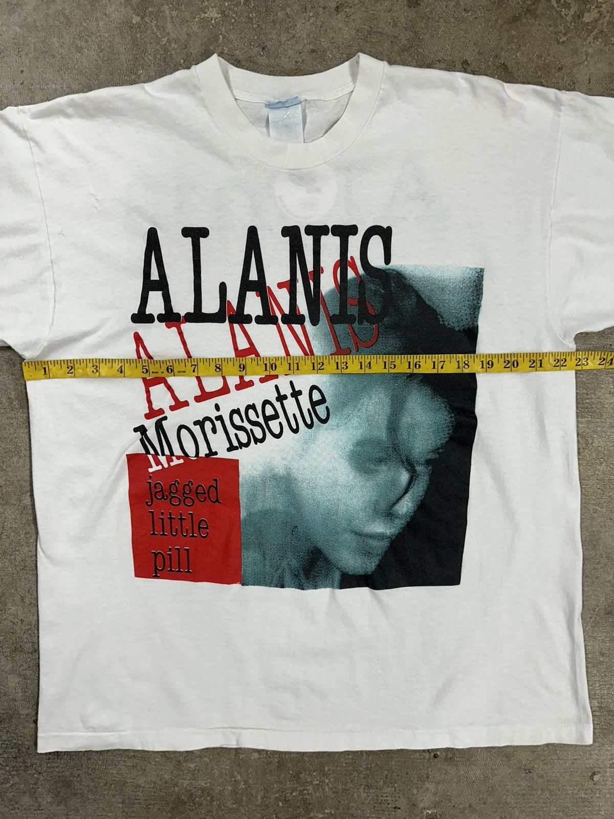 Vintage Vintage 90s Alanis Morissette Jagged Little Pill 96 T-Shirt Size US L / EU 52-54 / 3 - 10 Thumbnail