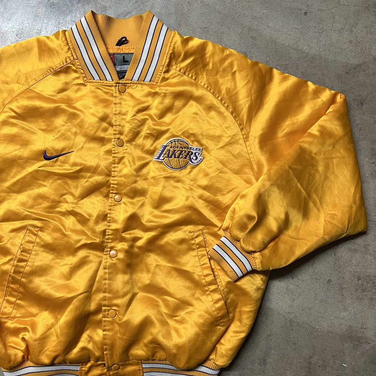NBA × Vintage Vintage 2000’s NBA Los Angeles Lakers Team Nike Satin Jacket Size US L / EU 52-54 / 3 - 1 Thumbnail