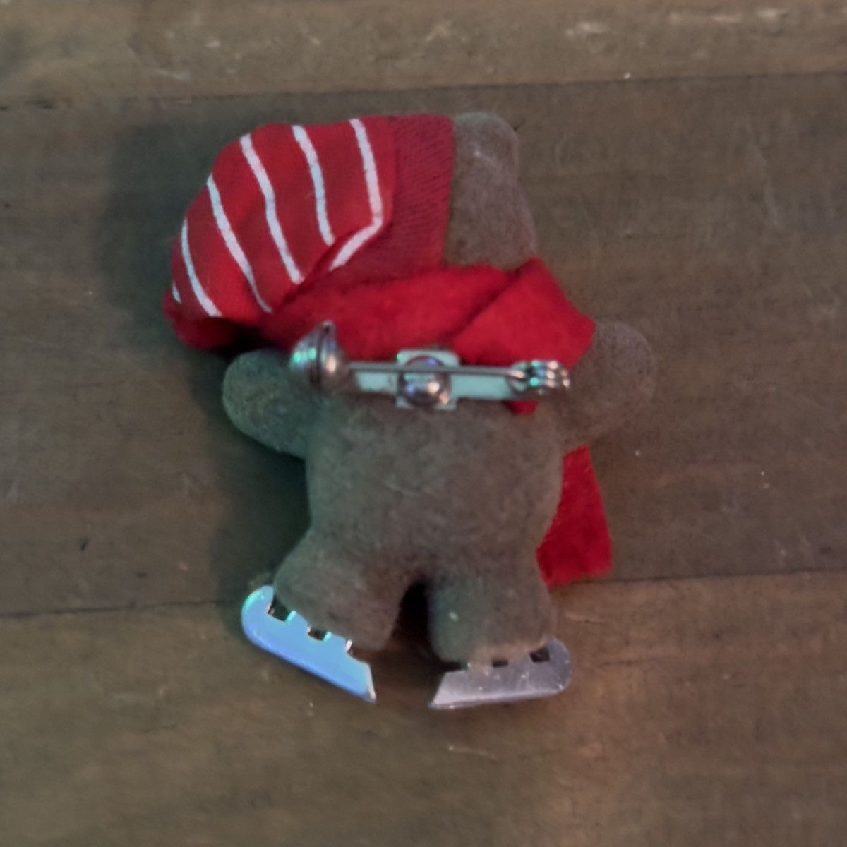 Vintage Vintage 80’s flocked ice skating teddy bear brooch Size ONE SIZE - 3 Thumbnail